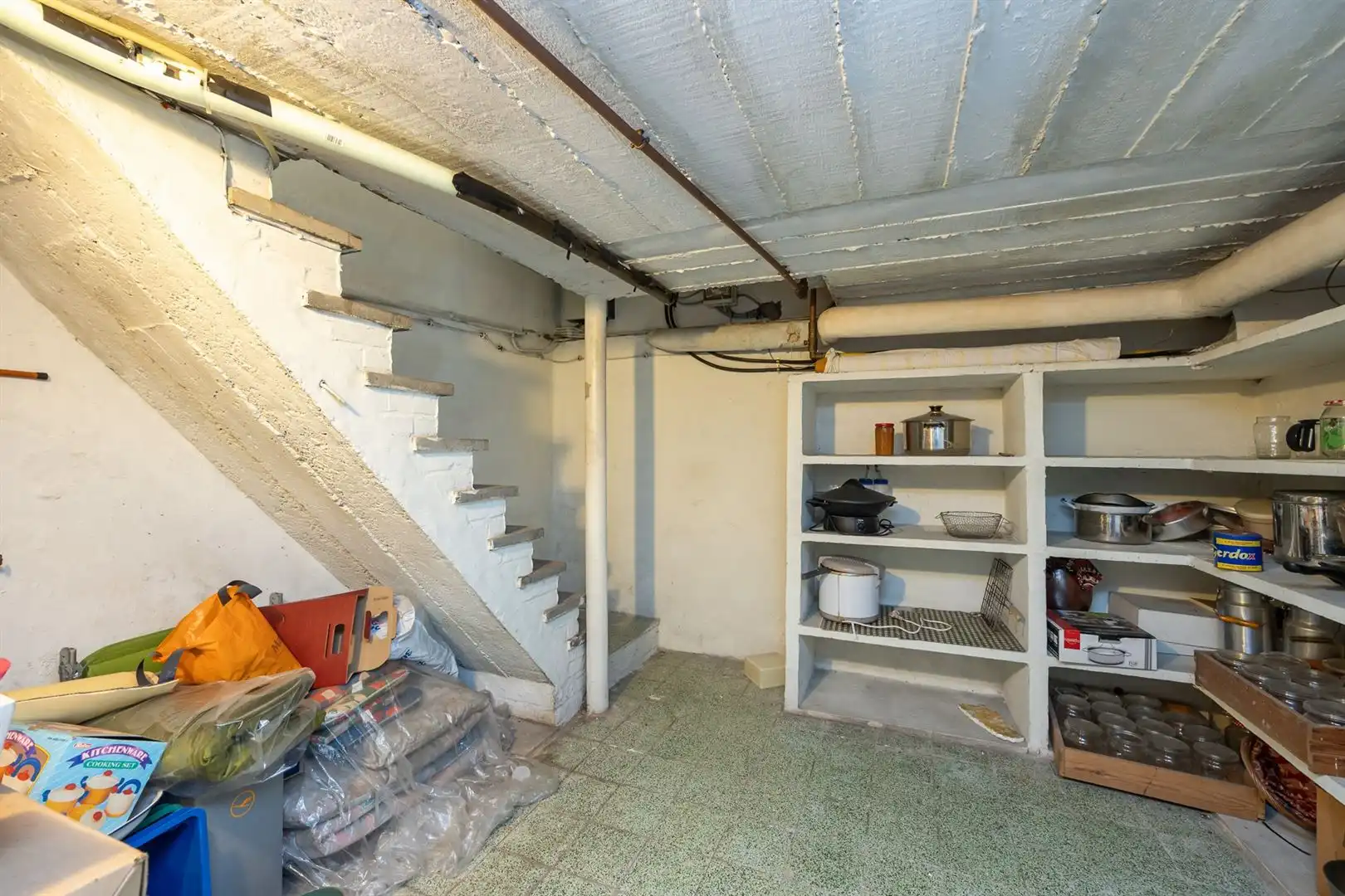 Woning met veel potentieel en grote tuin! foto 9