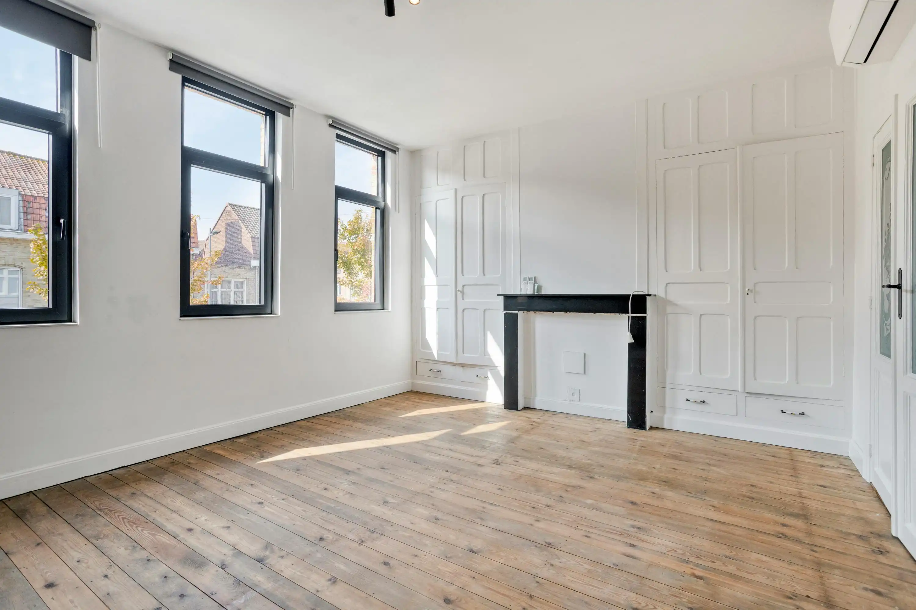 Kwalitatief gerenoveerde centrumwoning met tuin in Ieper foto 18