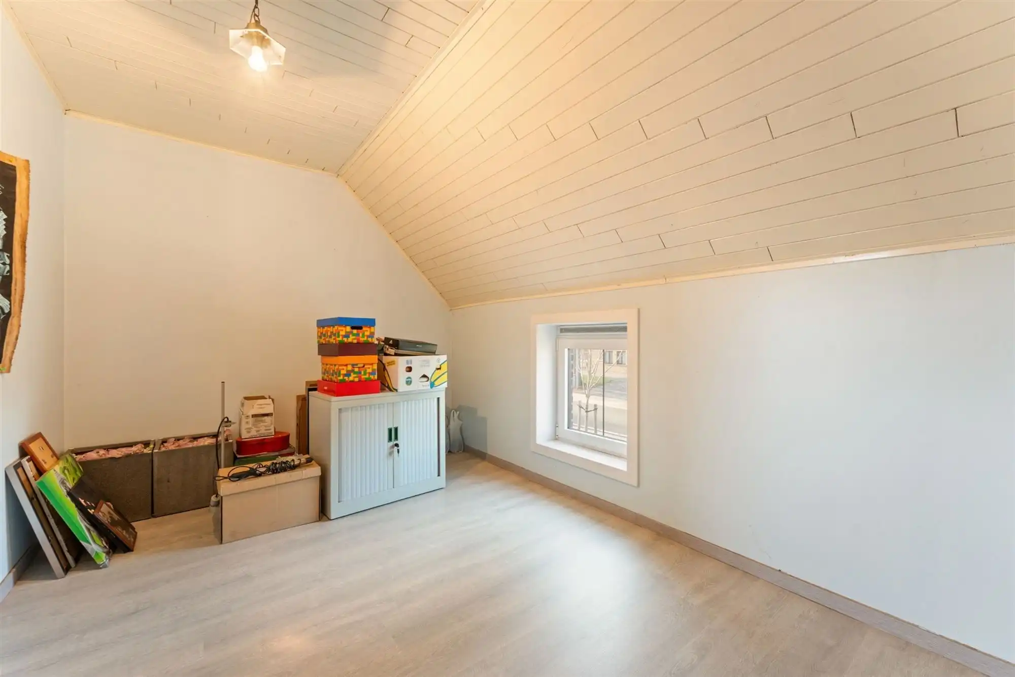 RUIME WONING MET 5 SLAAPKAMERS OP CENTRALE LIGGING VLAK BIJ BERINGEN CENTRUM foto 21