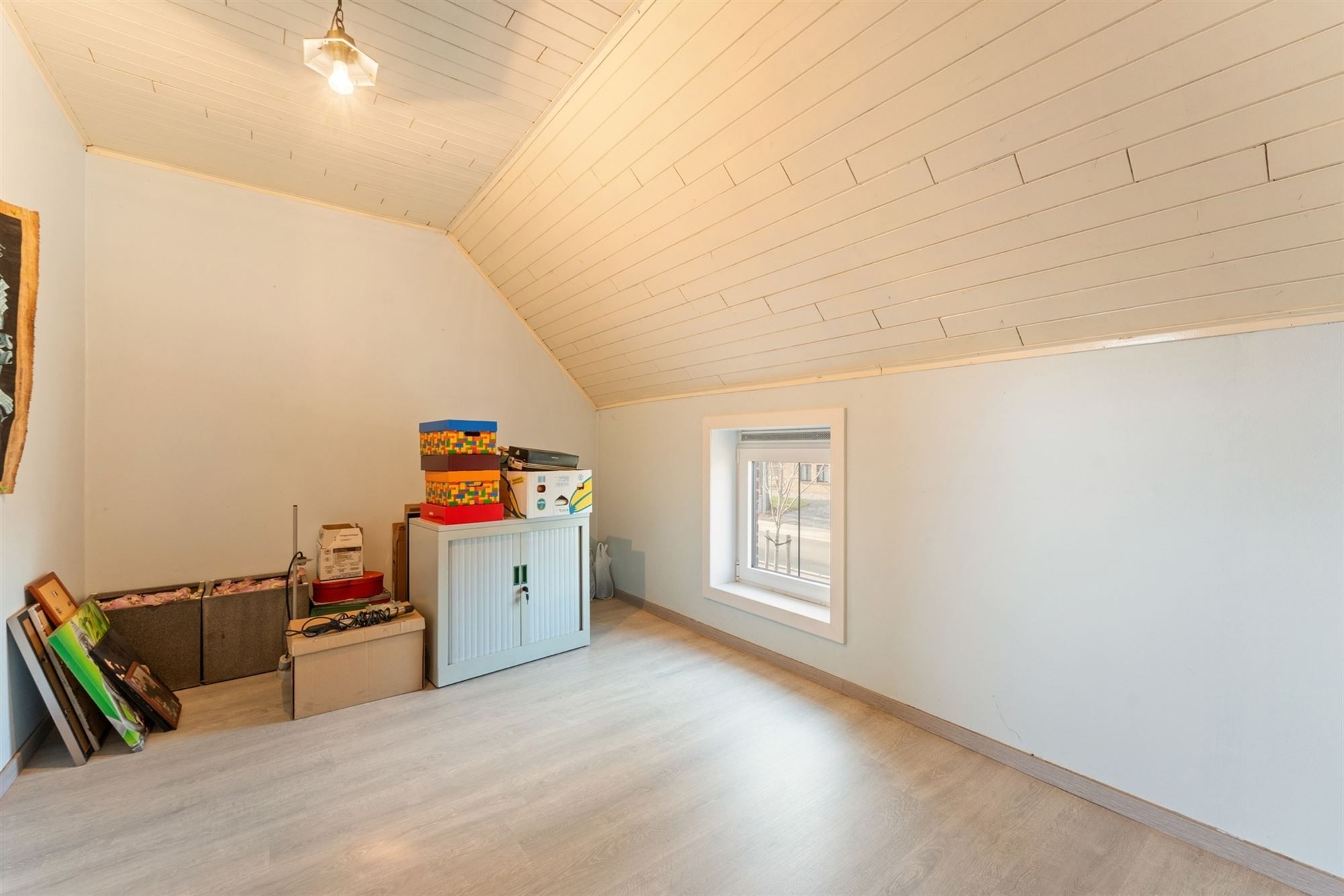 RUIME WONING MET 5 SLAAPKAMERS OP CENTRALE LIGGING VLAK BIJ BERINGEN CENTRUM foto 21