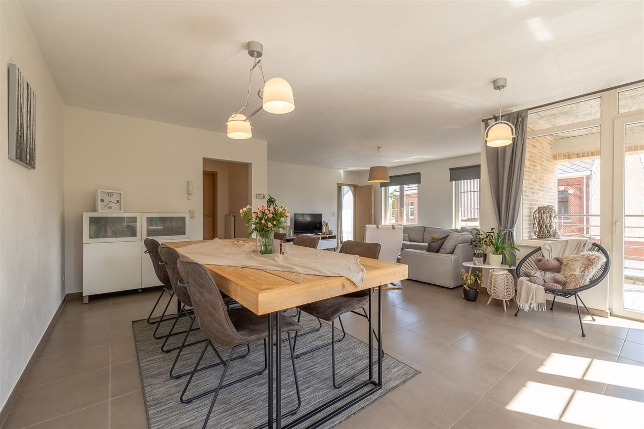 Royale duplex met terras en garage foto 6