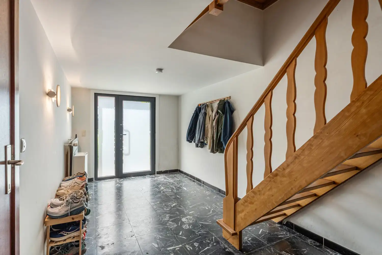 Gerenoveerde en energiezuinige woning met 3 slaapkamers, een diepe tuin en een garage met een oprit op een toplocatie te Kessel-Lo! foto 9