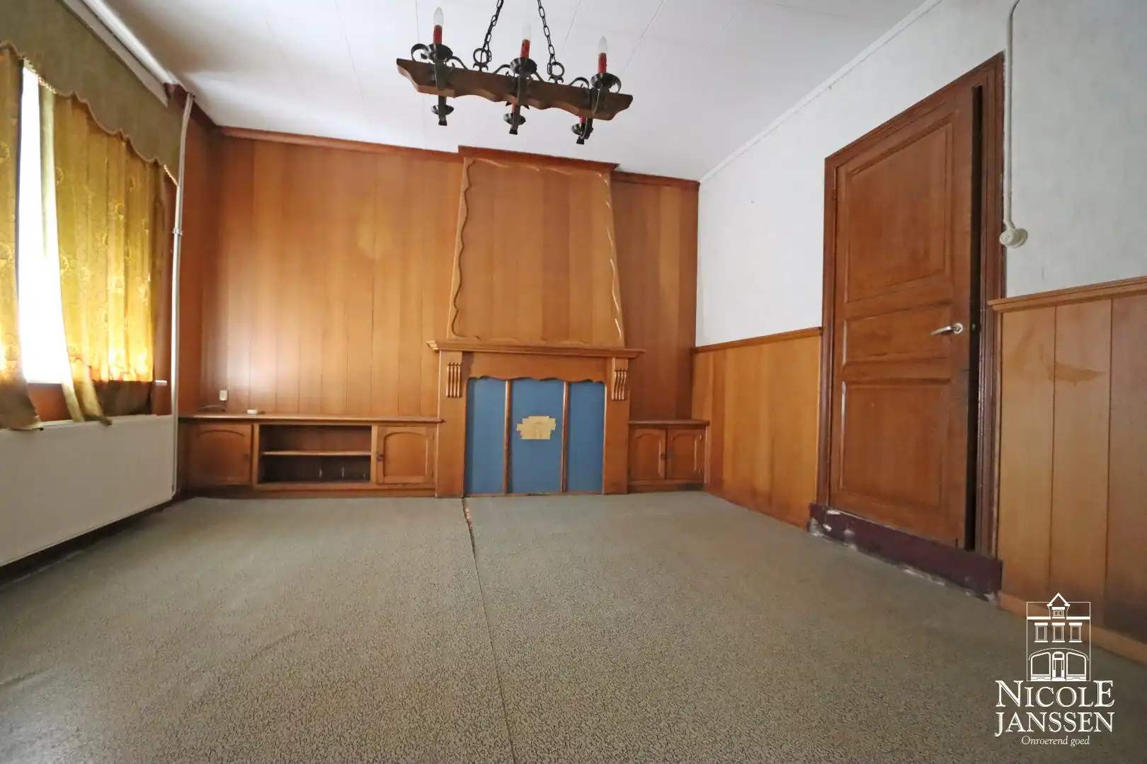 Te renoveren langgevelhoeve met garage en royale tuin op rustige locatie foto 4