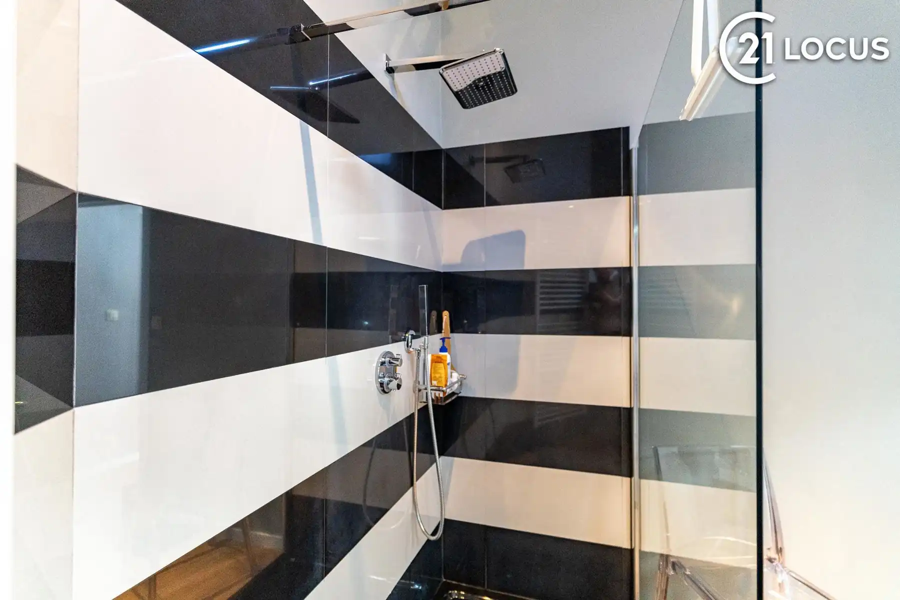 Karaktervolle herenwoning in geliefd Zurenborg foto 8