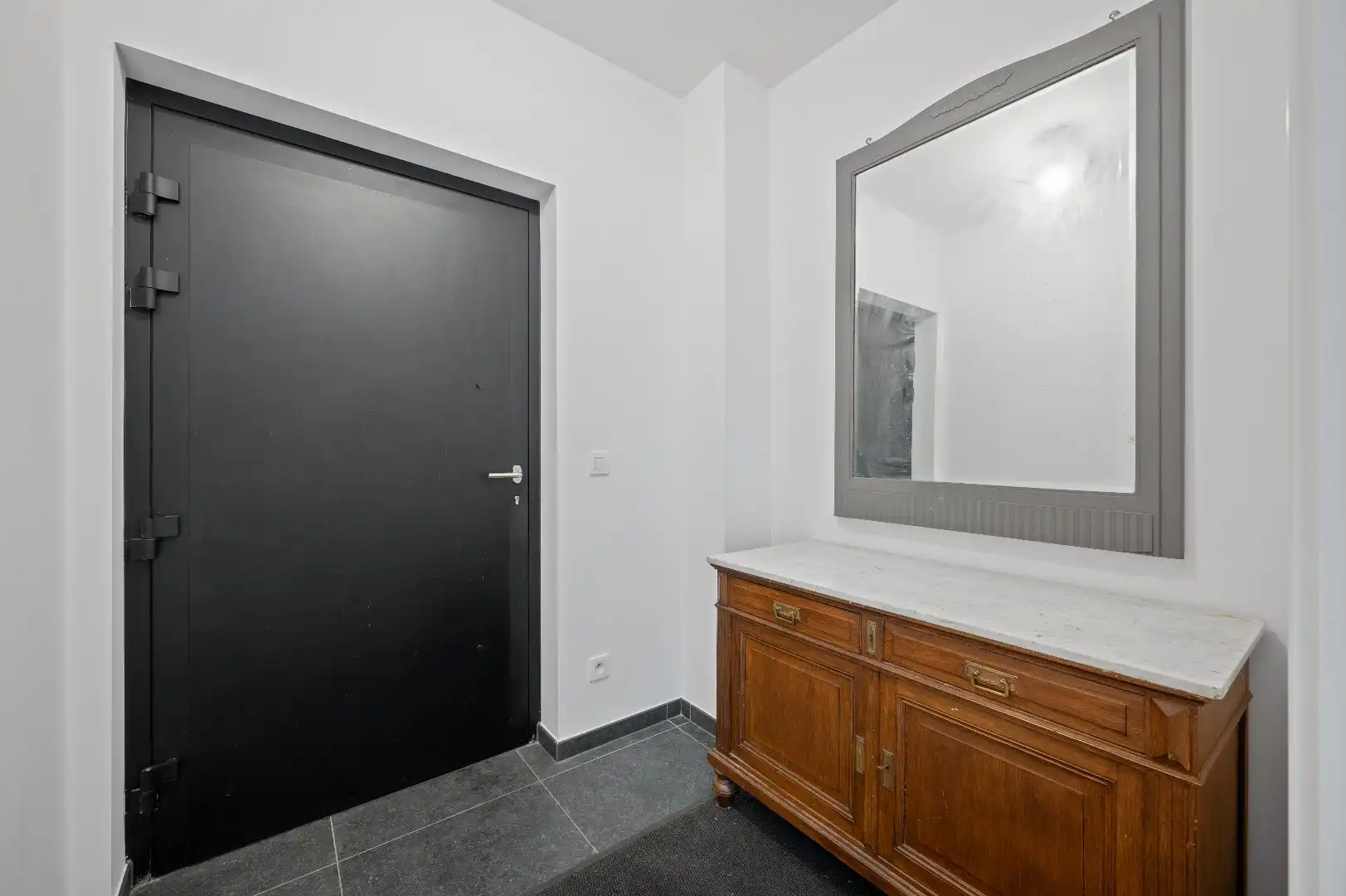 Modern appartement uit 2016 met 2 slaapkamers in het centrum van Tienen foto 3