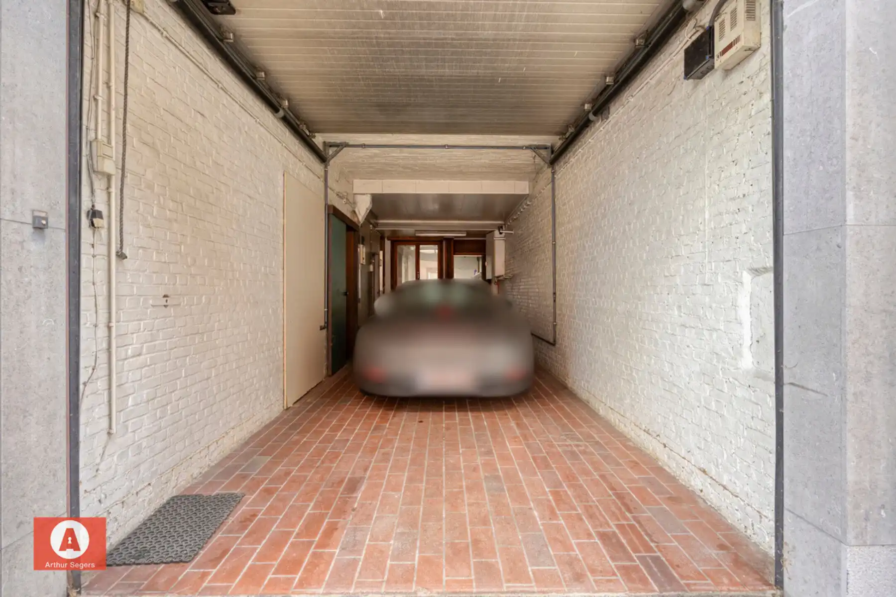 Te renoveren Handelshuis met woonst en inpandige garage.  foto 7