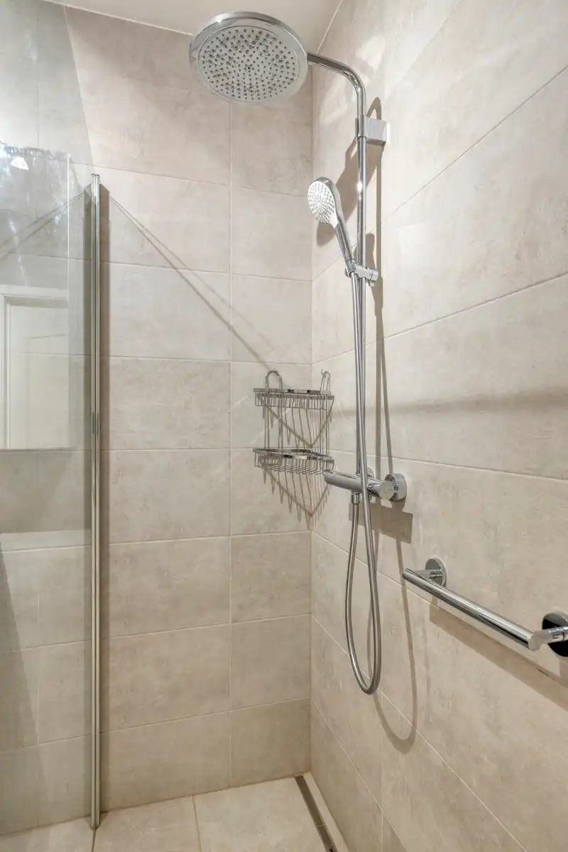 Ruim appartement met 2 slaapkamers en 2 terrassen. foto 16
