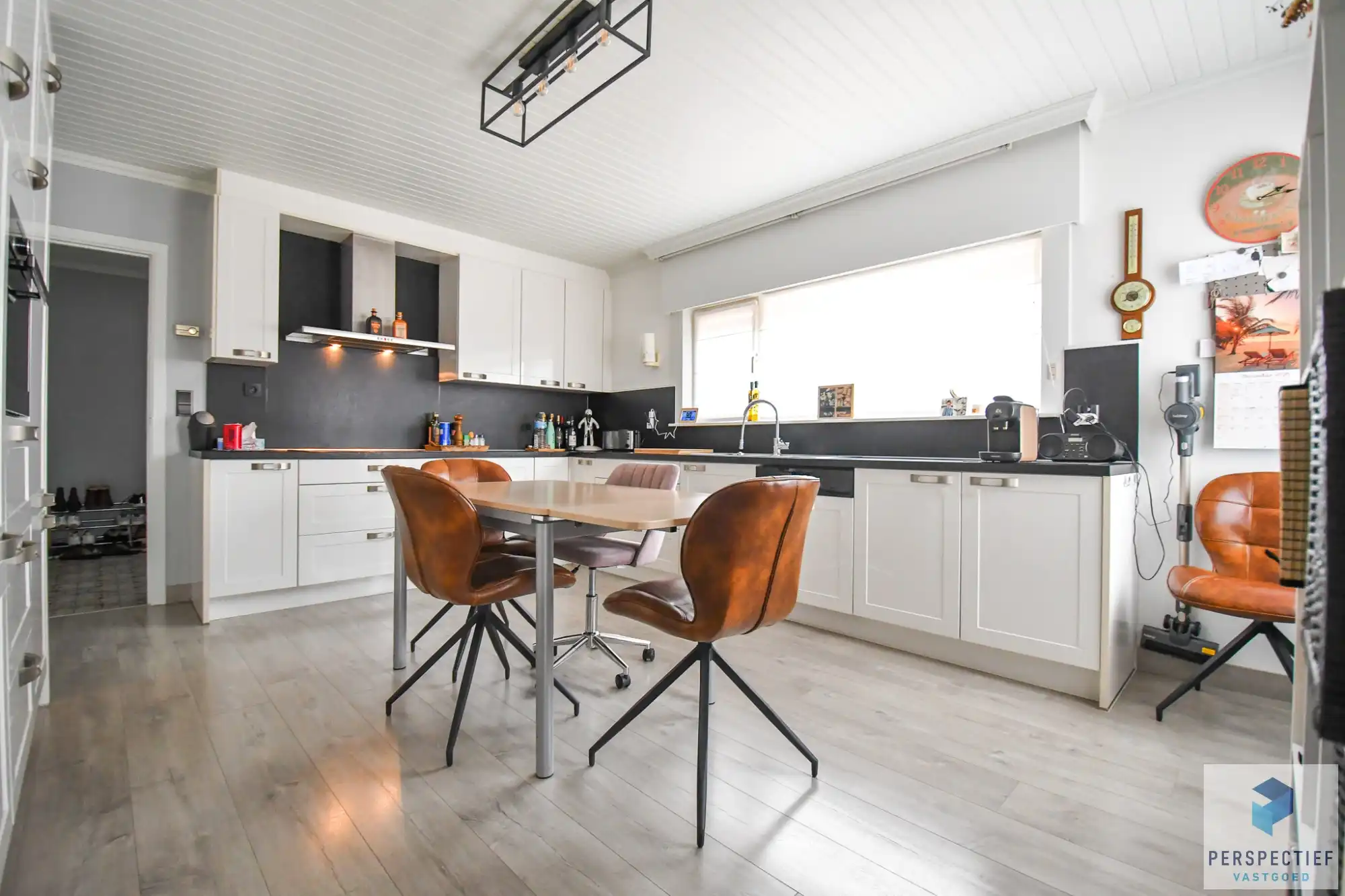 UITSTEKEND GELEGEN GELIJKVLOERSE WONING met 4 slaapkamers en tuin foto 6