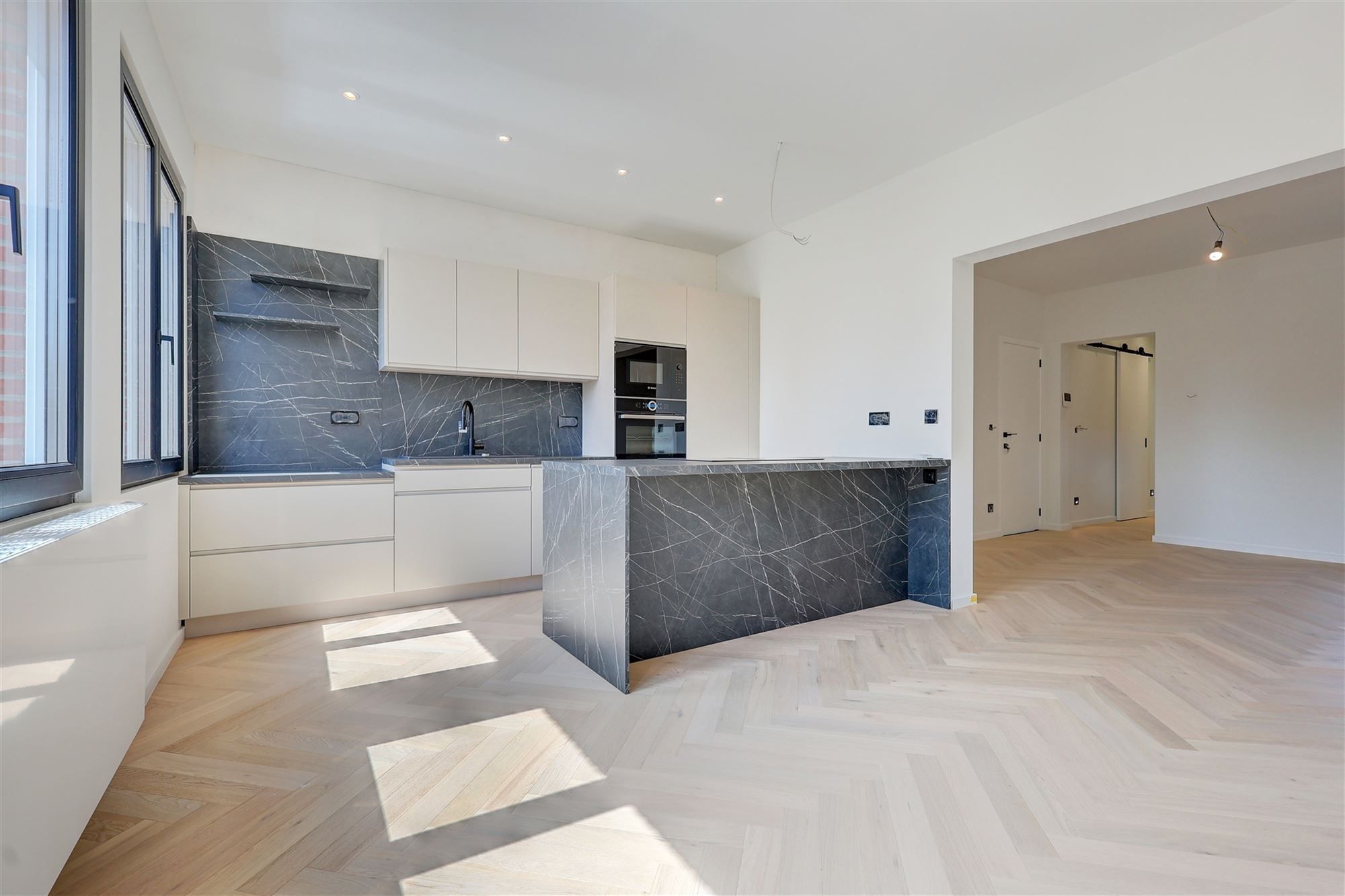 Prachtig gerenoveerd appartement vlakbij centrum Wilrijk foto {{pictureIndex}}