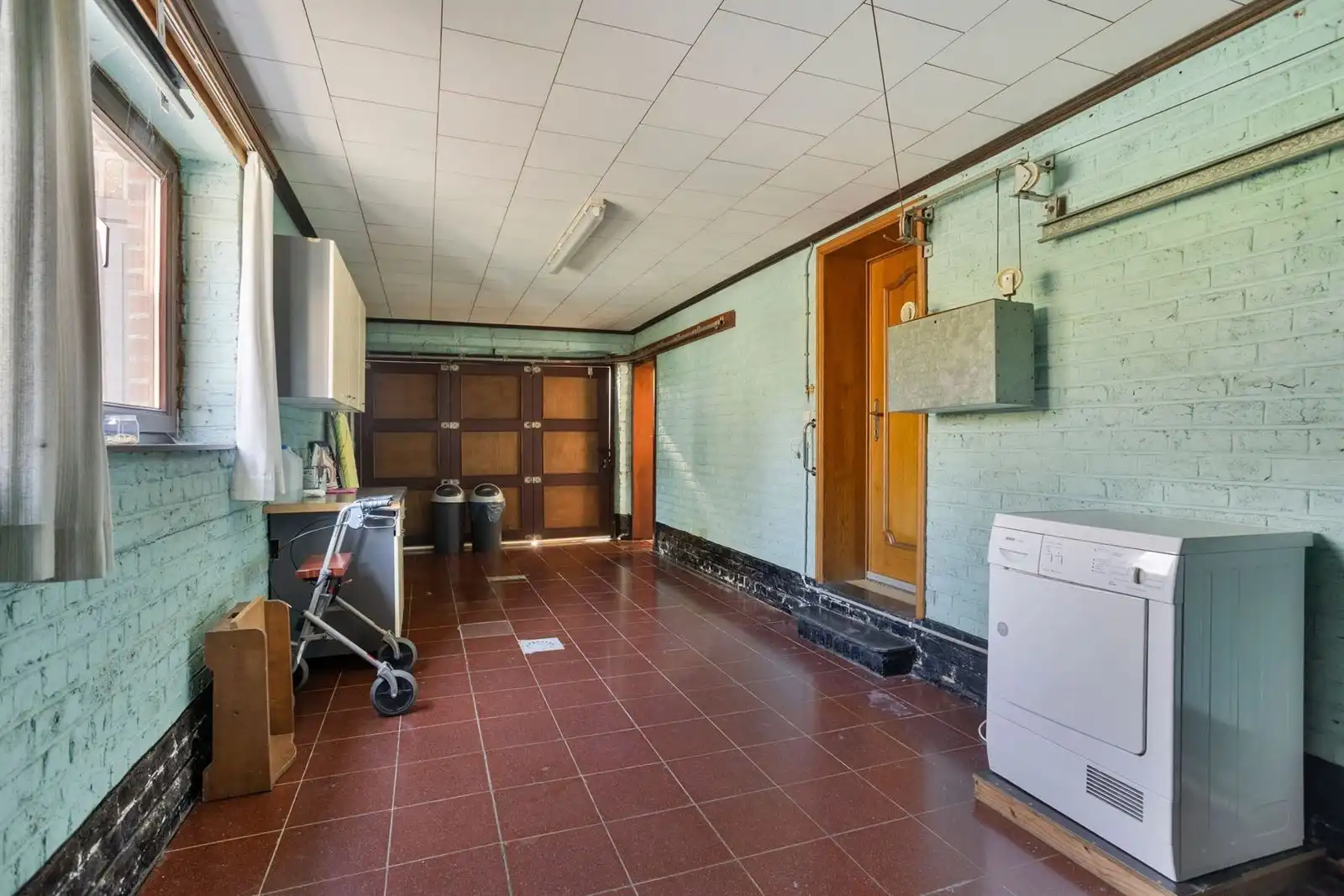 Woonhuis met tuin en grote schuren foto 23