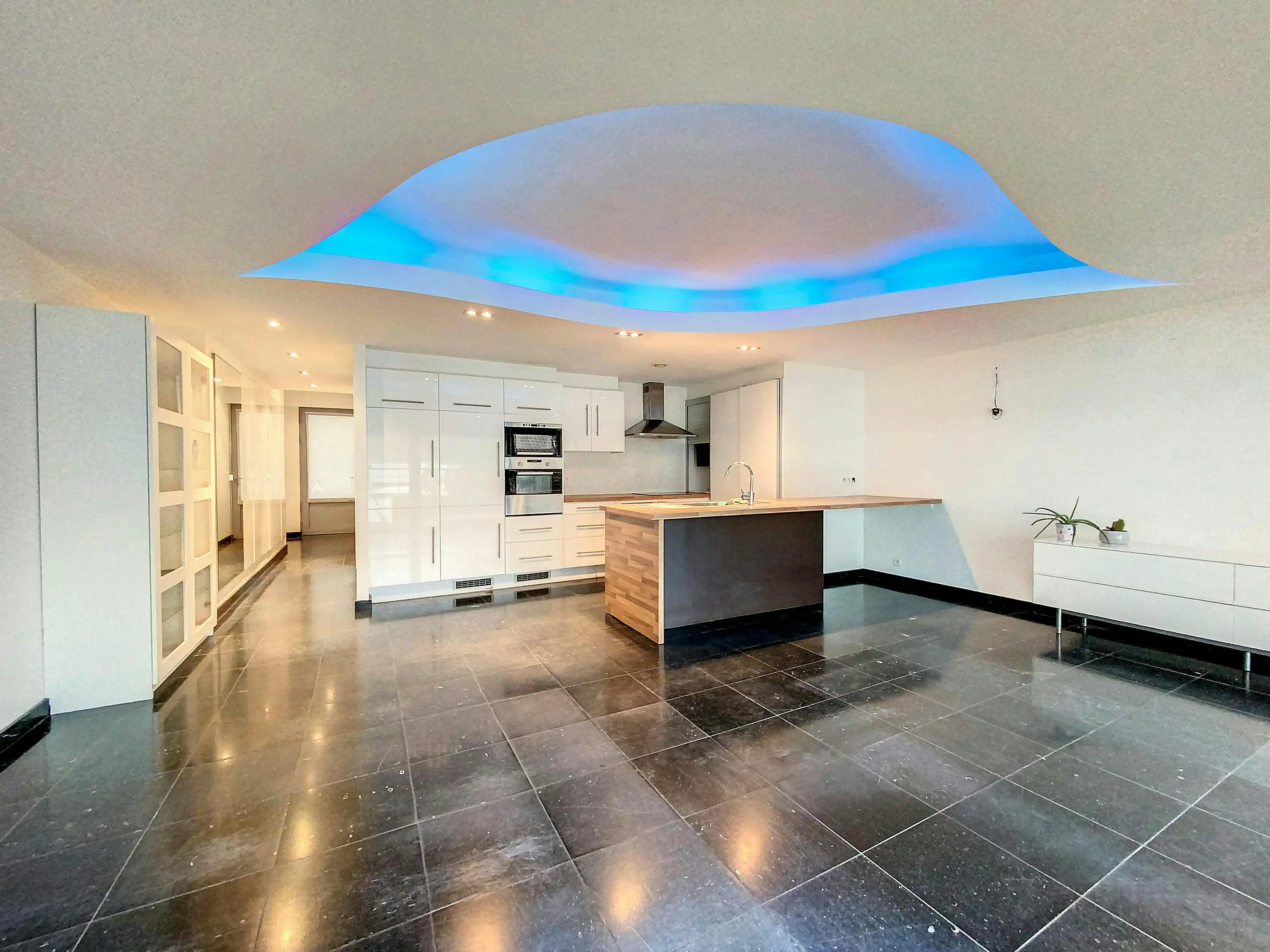 Loft nabij Zuidstation Sint-Gillis met 2 slaaphoeken/-kamers foto 2