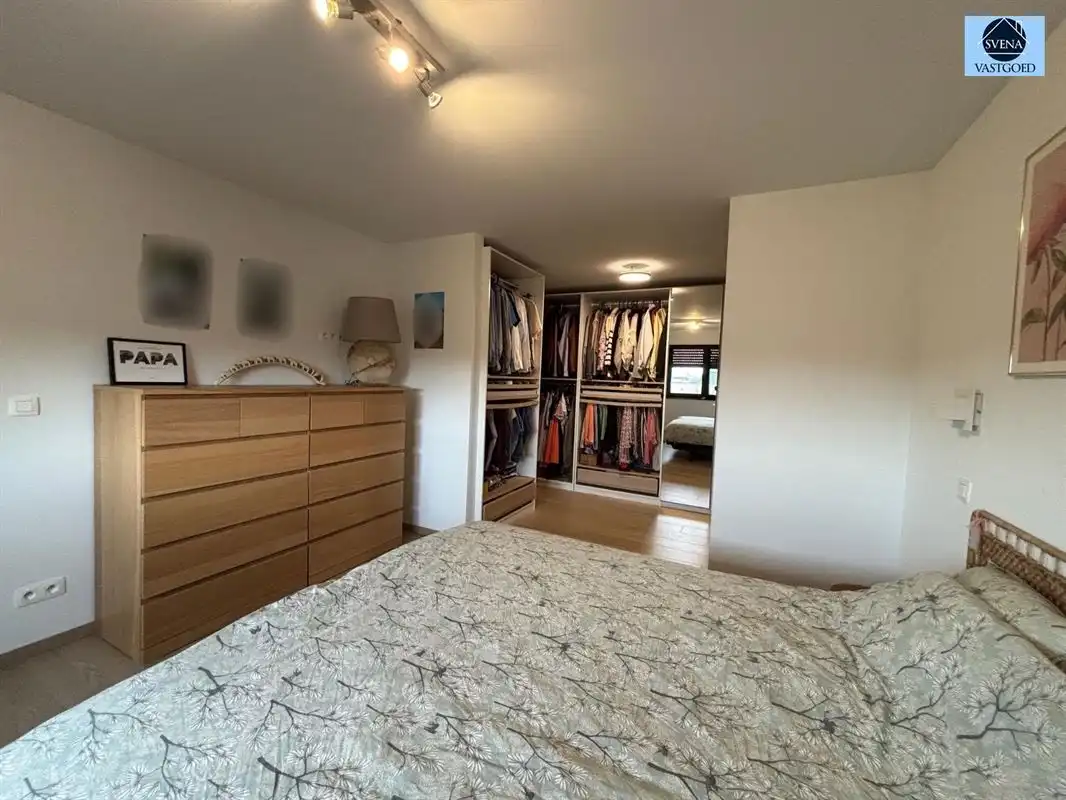 LUXUEUZE RECENTE WONING MET 3 SLAAPKAMERS, GARAGE EN TUIN foto 12