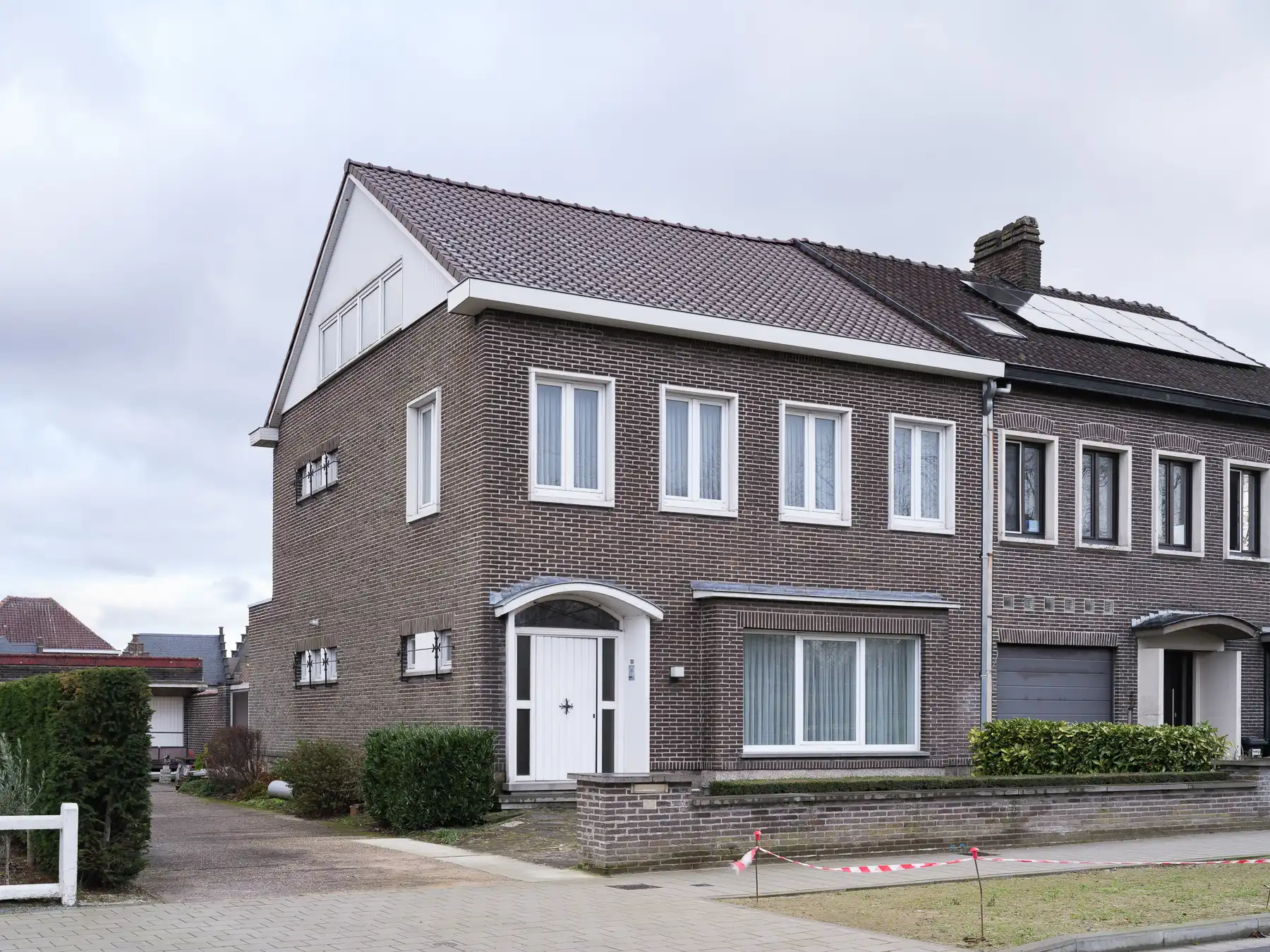 Op te frissen halfopen bebouwing met tuin en uitstekende bereikbaarheid foto 3