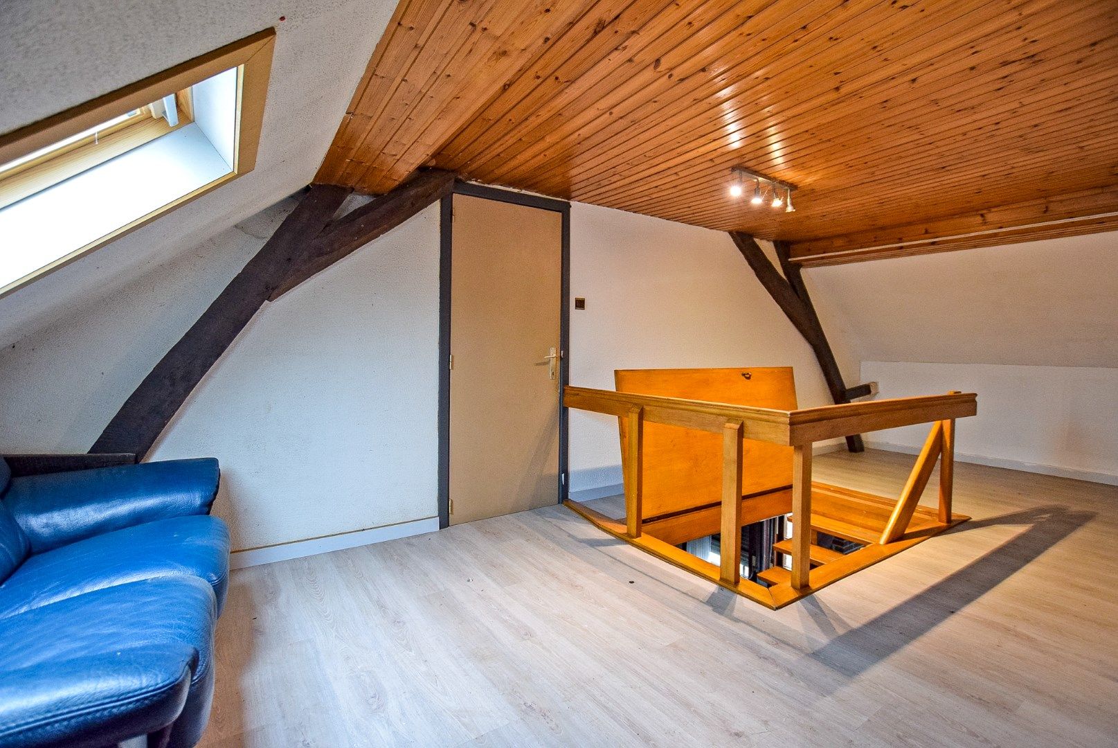 Te renoveren woning met 3 slaapkamers en zongerichte tuin. foto 17