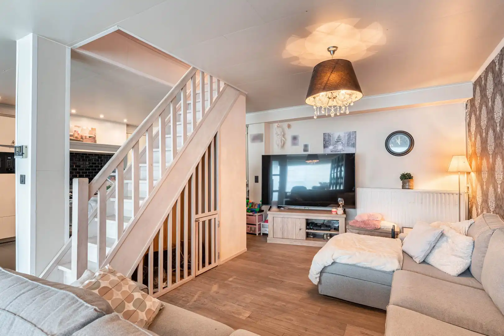 Instapklare woning met commercieel gelegen handelspand te Halen foto 6