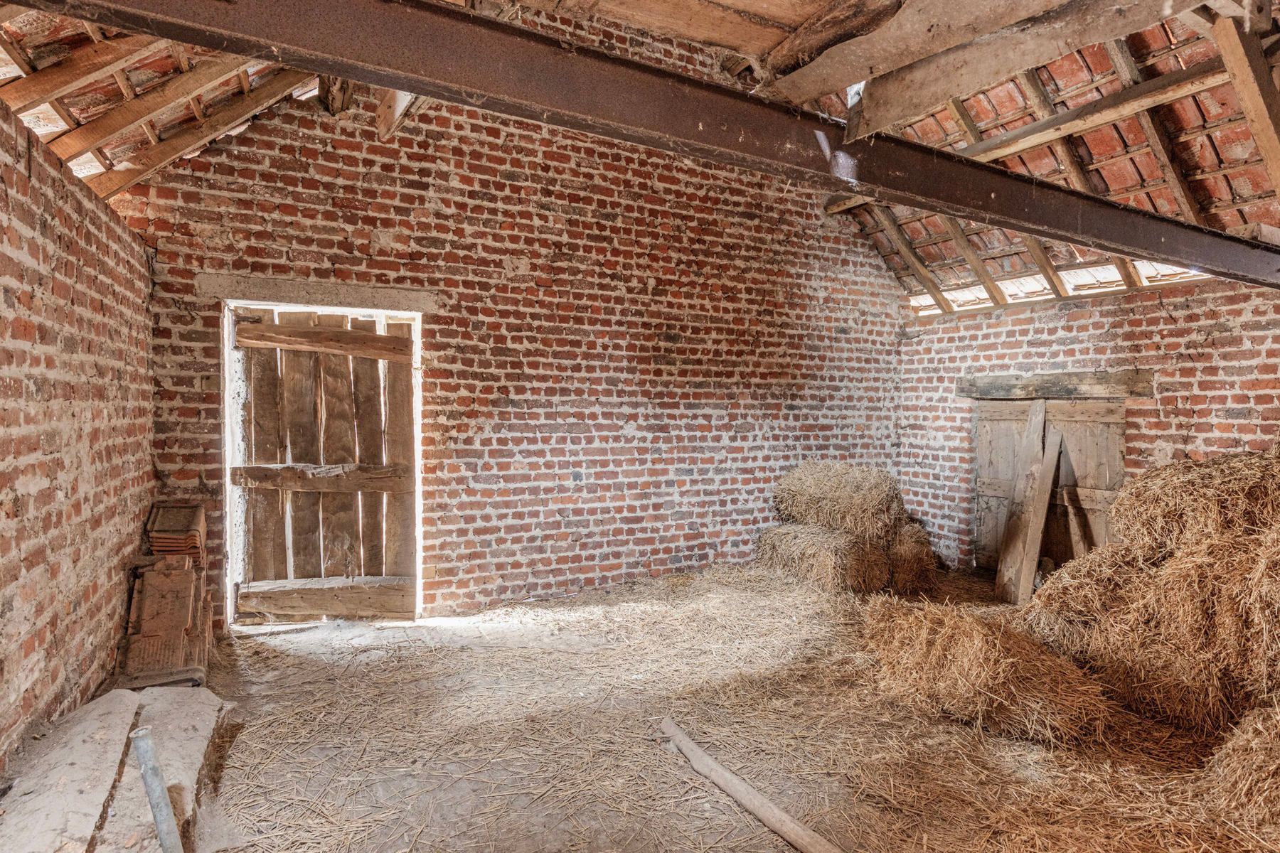 Gunstig gelegen hoevegebouw met veel mogelijkheden foto 6