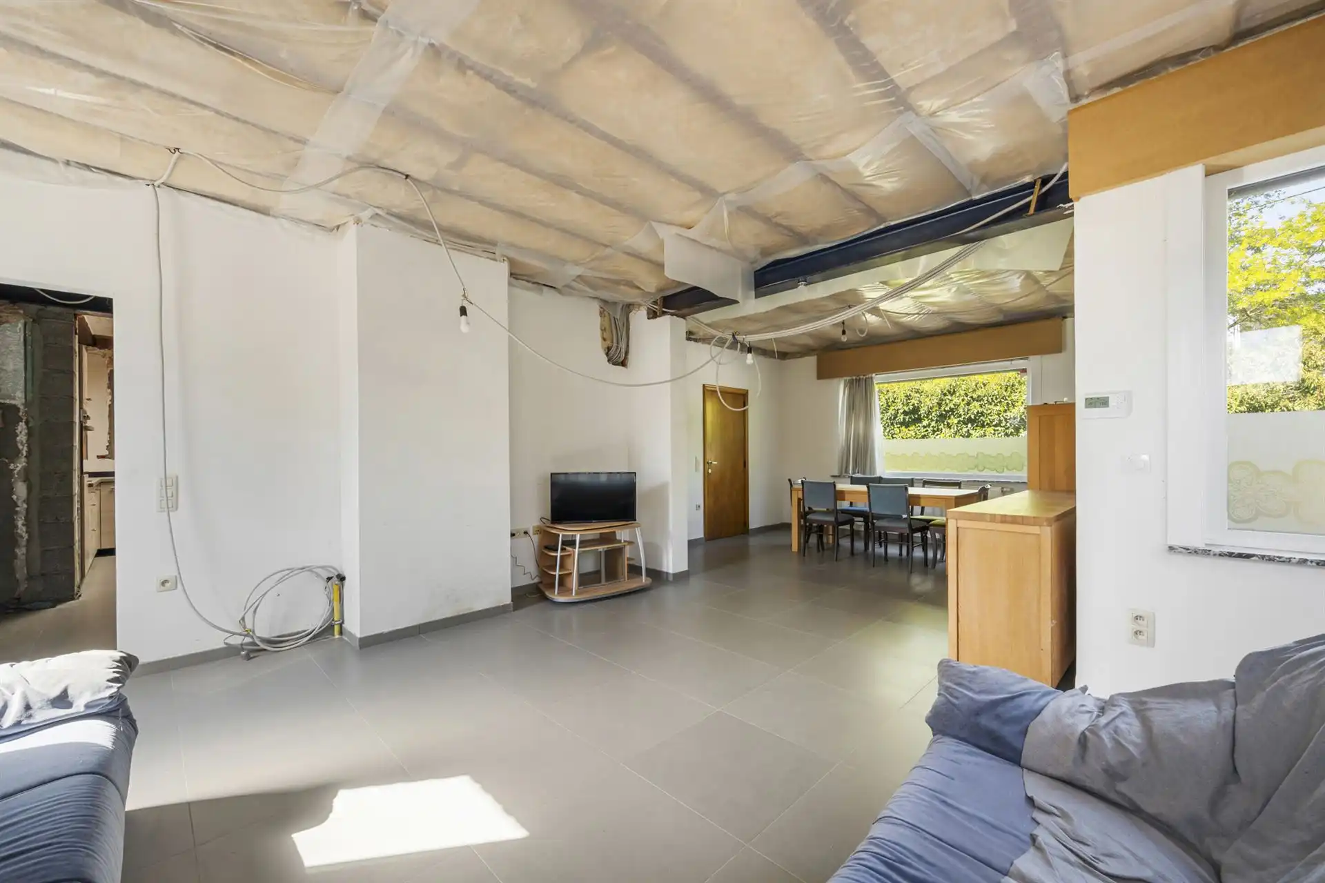 Toffe goedgelegen halfopen bebouwing met loods van 180m²! foto 8