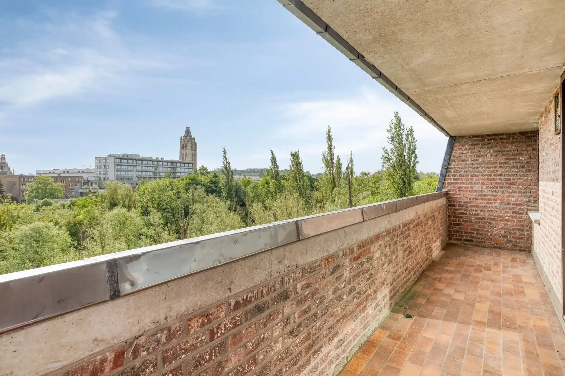 Twee appartementen, 2 garages, 2 privé-kelders inbegrepen. foto 17