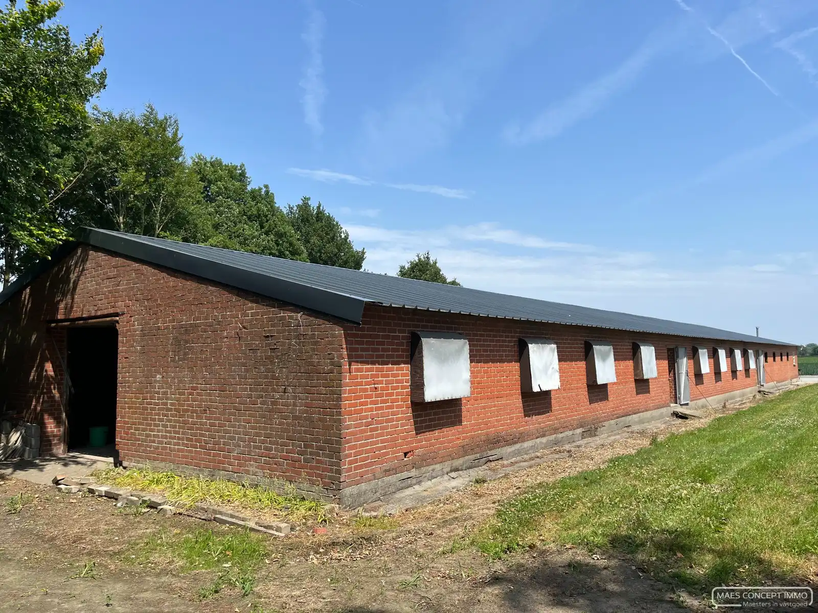 Loods van 305 m²  te huur voor opslag in Waregem foto {{pictureIndex}}