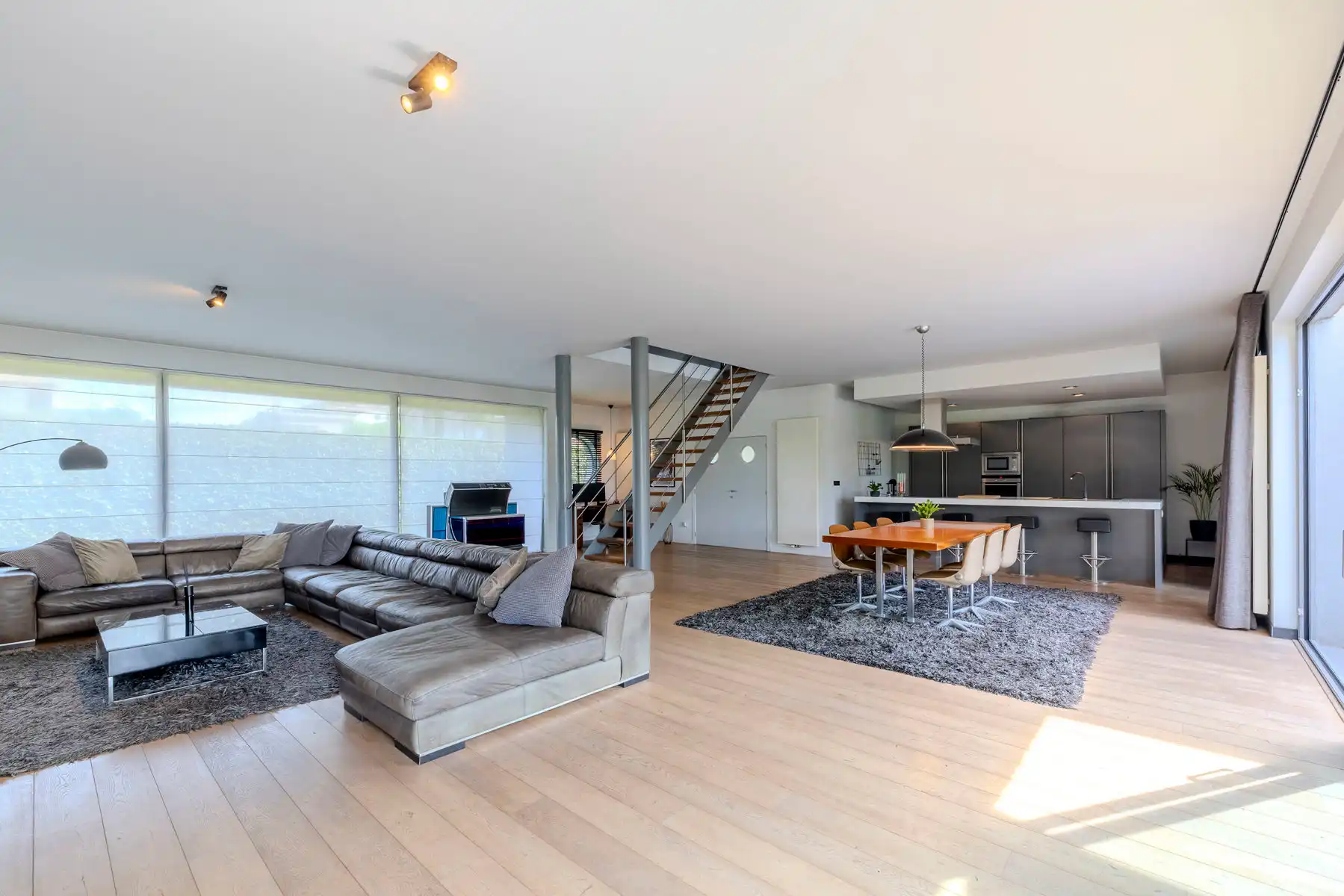 Moderne villa met zwembad op 1.282m² foto 10