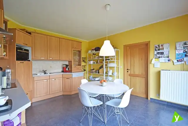 Ruime gezinswoning gelegen met tuin net buiten het centrum van Eeklo! foto 8