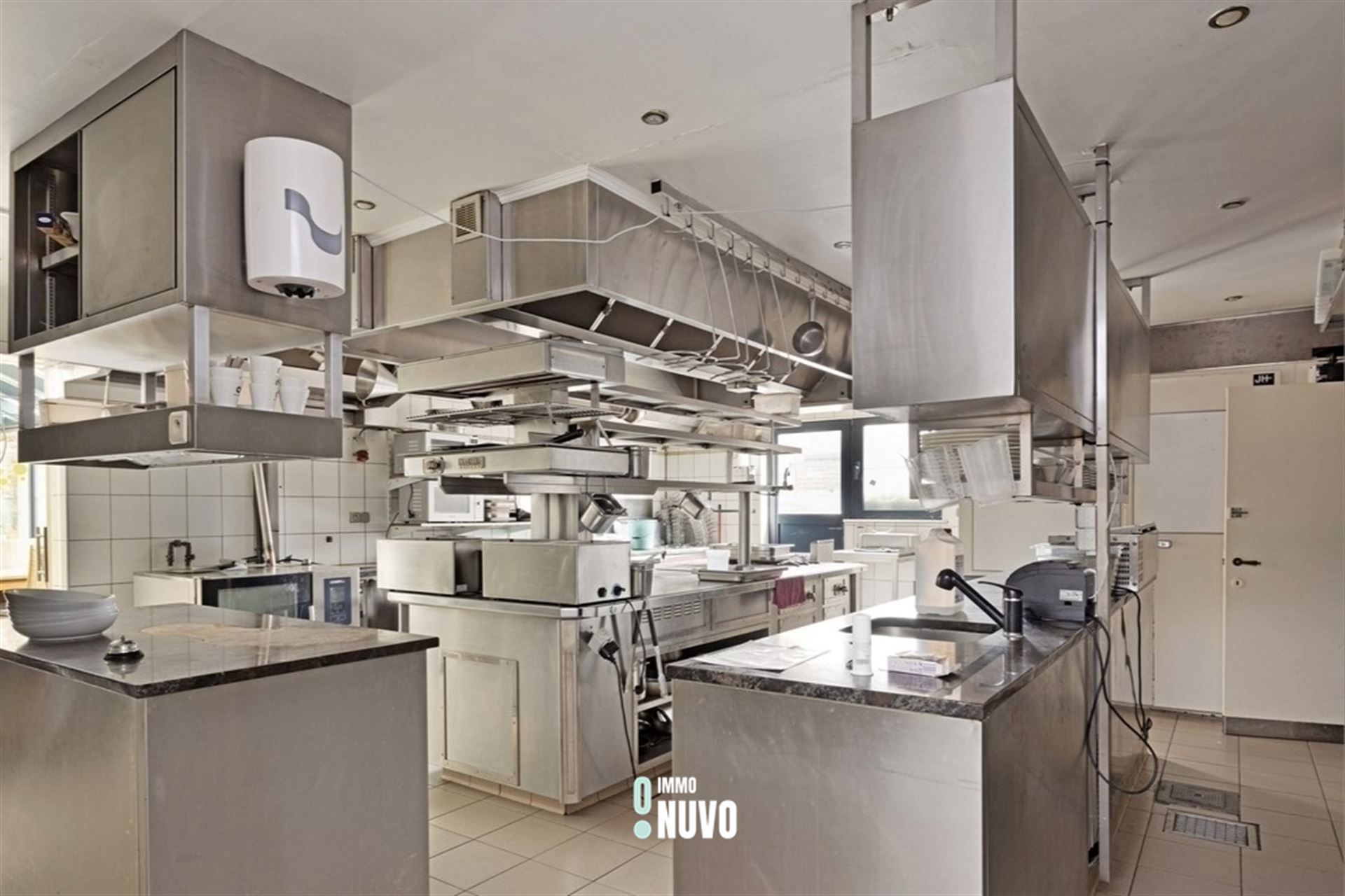 Polyvalent handelspand met woning op topligging  foto 9