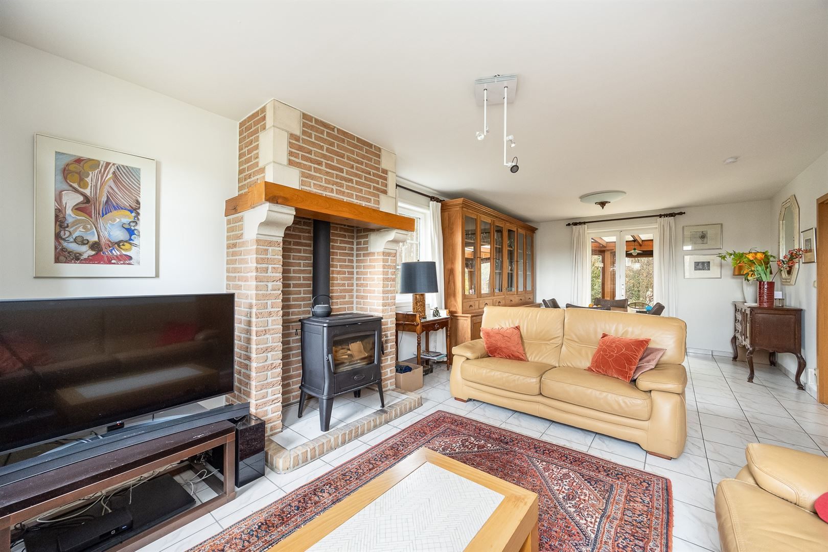 Ruime woning met 3 slaapkamers en grote tuin! foto 4