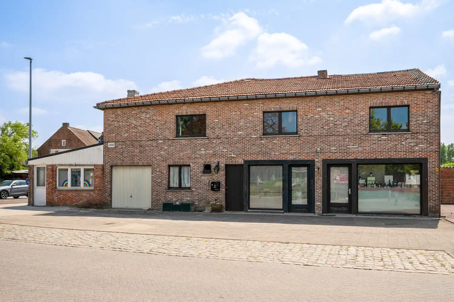 Woonst met 3 slpkrs en handelspand op toplocatie te Schriek foto 2