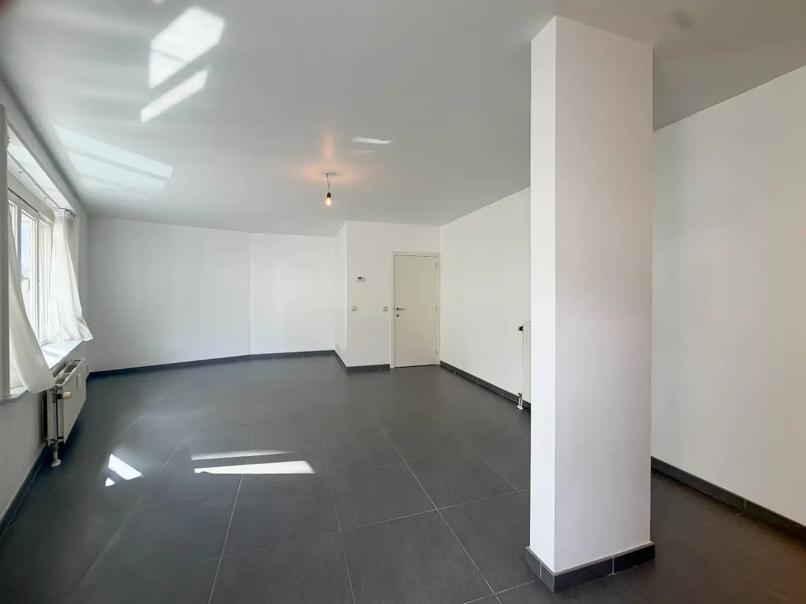 Studio + autostaanplaats te huur vlakbij Gent-Sint-Pietersstation foto 2