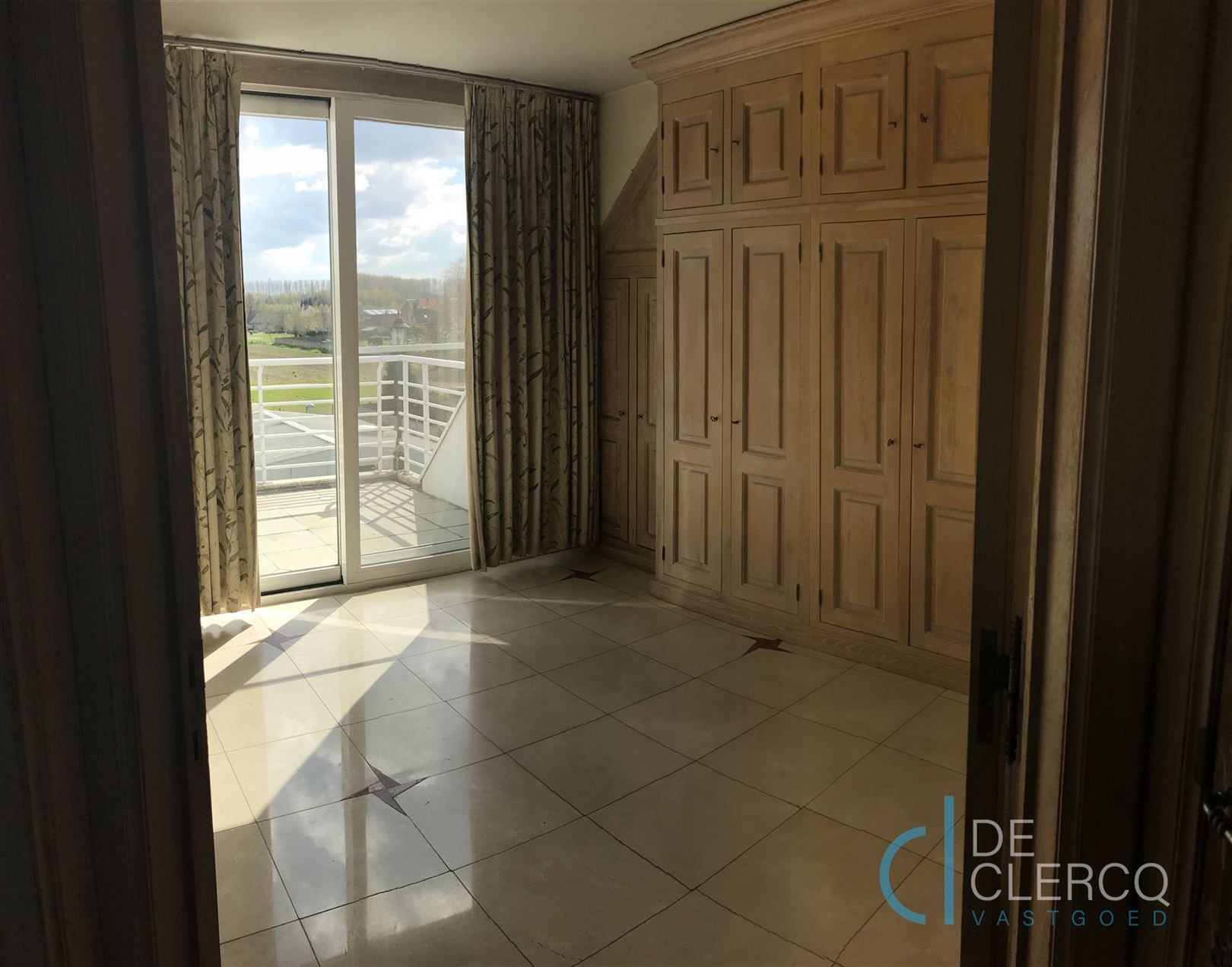 Ruim appartement met garage TE HUUR in het centrum van Lochristi! foto 9