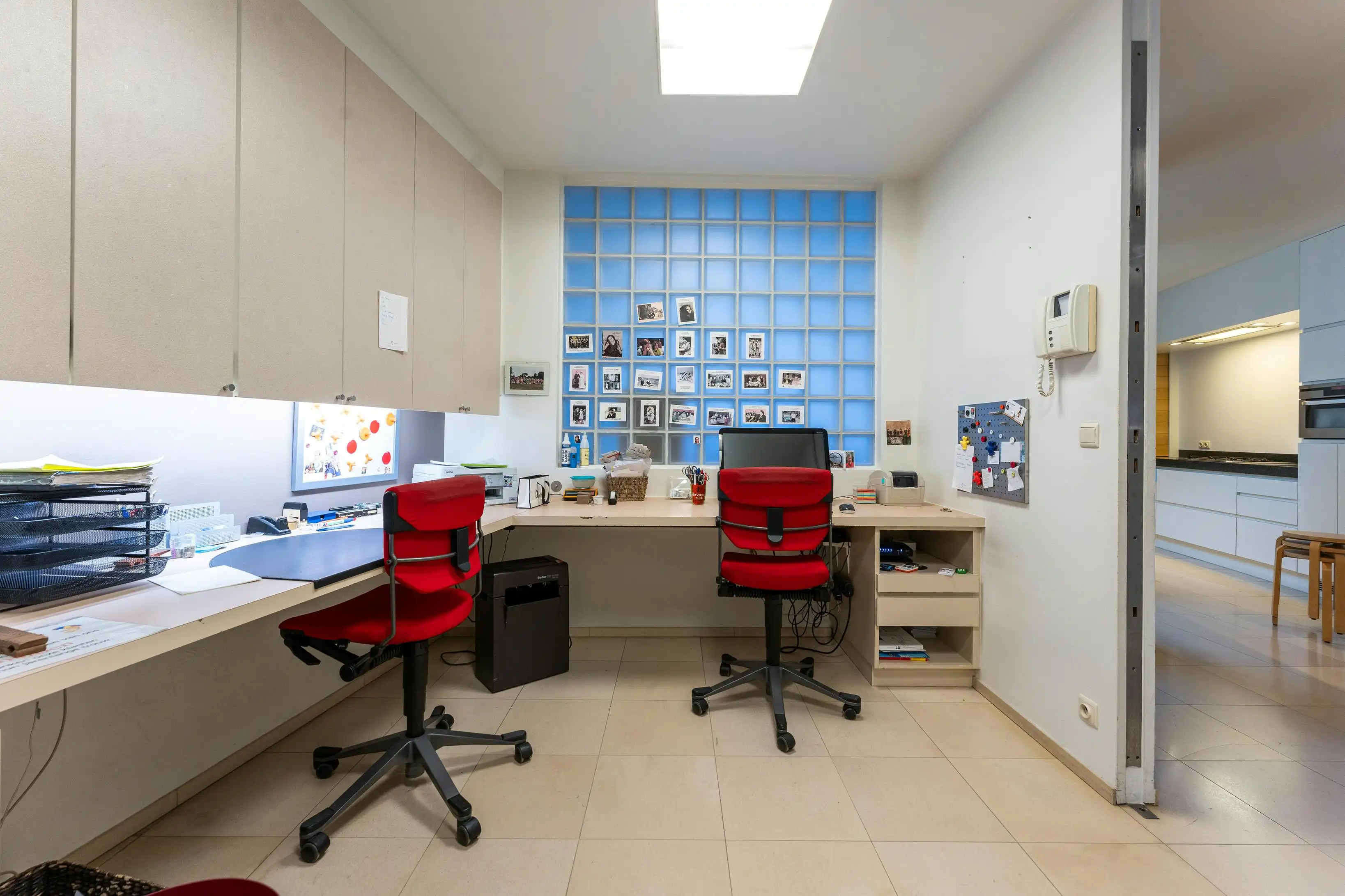 Ruime woning met handelsgelijkvloers en appartement in het centrum van Veurne. foto 24