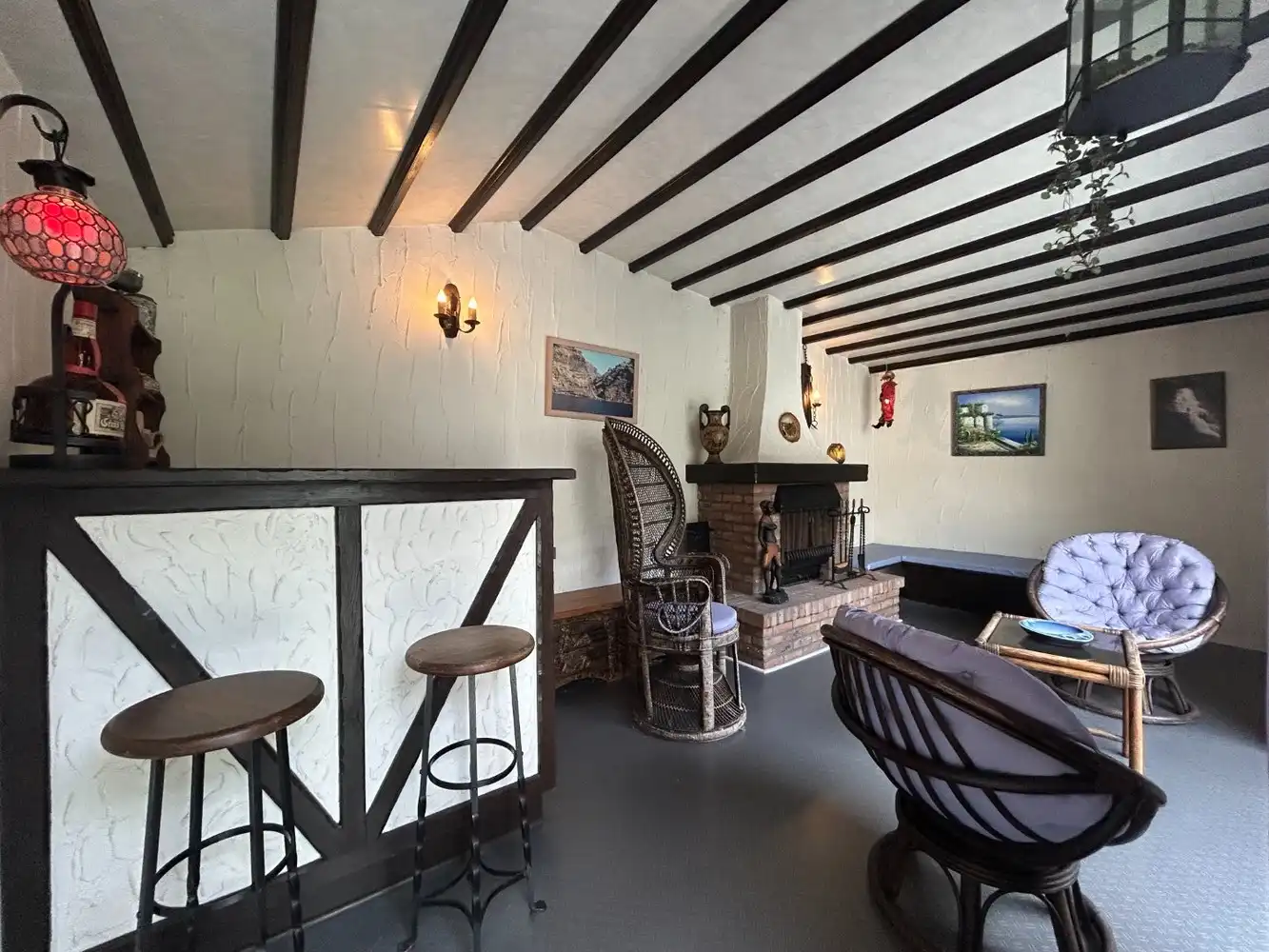 Ruime halfopen woning met overdekt zwembad op topligging foto 26