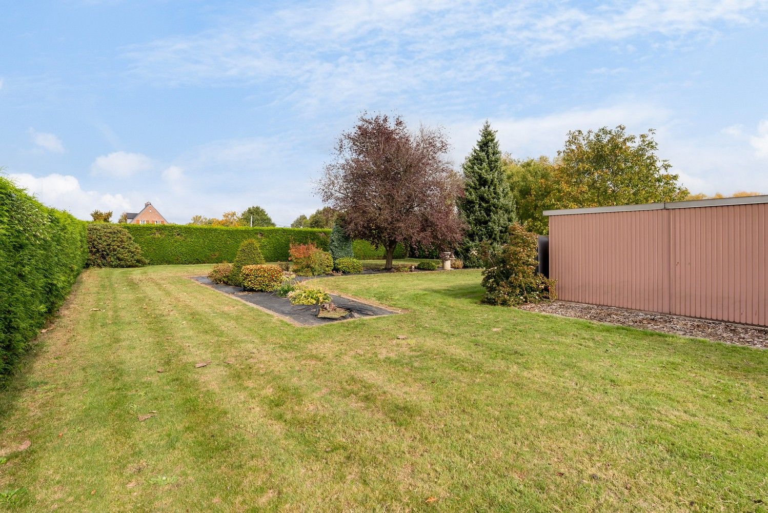 Ruime open bebouwing met loods en garages op ca. 1,7 ha – landelijke ligging in agrarisch gebied. foto 25