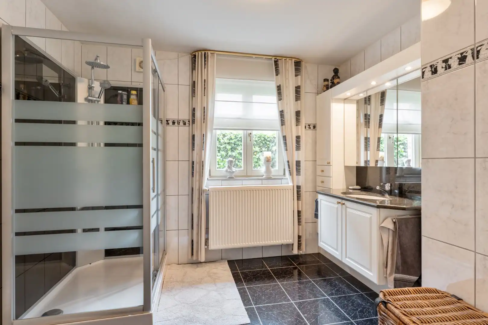 Stijlvolle, goed afgewerkte woning op een perceel van 6a32ca op een rustige locatie te Kinrooi!  foto 18