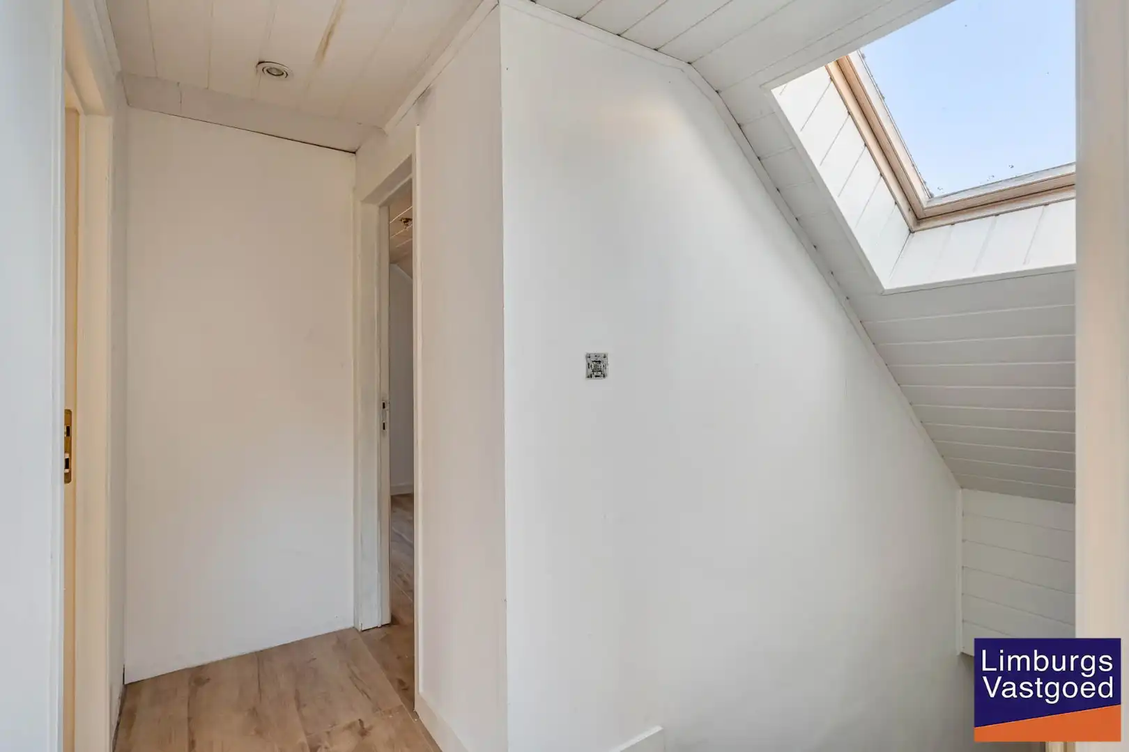 Instapklare woning met ruime loods/werkplaats, 11a 77ca foto 13