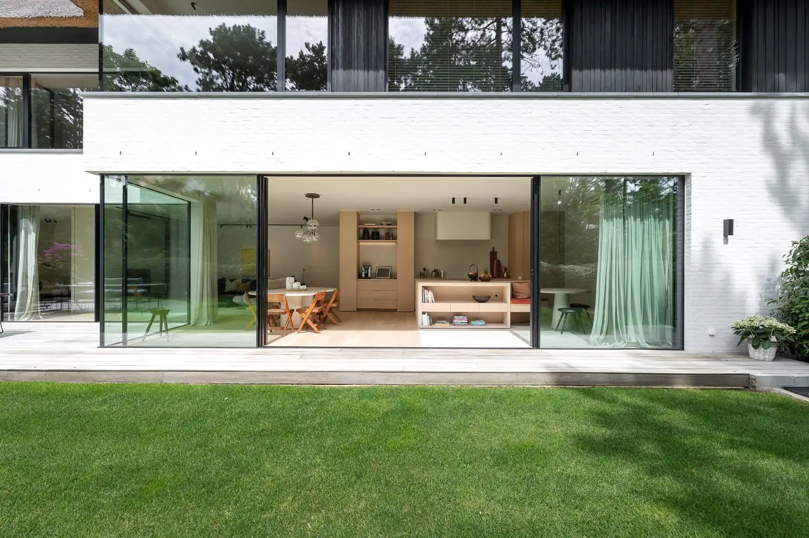 Luxueuze villa gelegen op een zeer rustige en begeerde ligging op enkele passen van het Albertplein foto 5