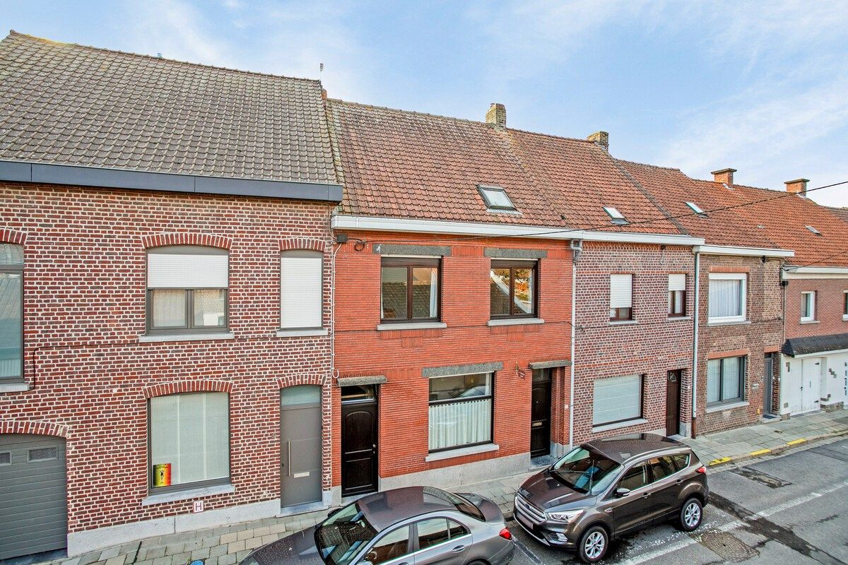 Prachtige rijwoning met 4 slaapkamers!  foto 1