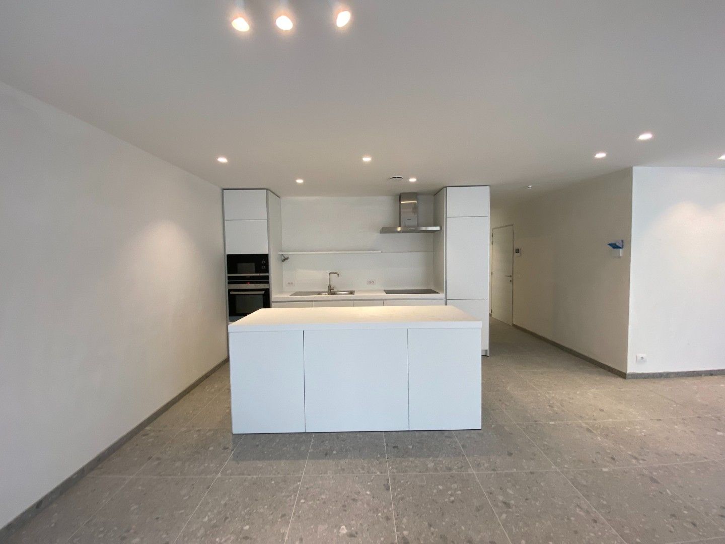 Nieuw luxe appartement centrum Roeselare te huur foto 16