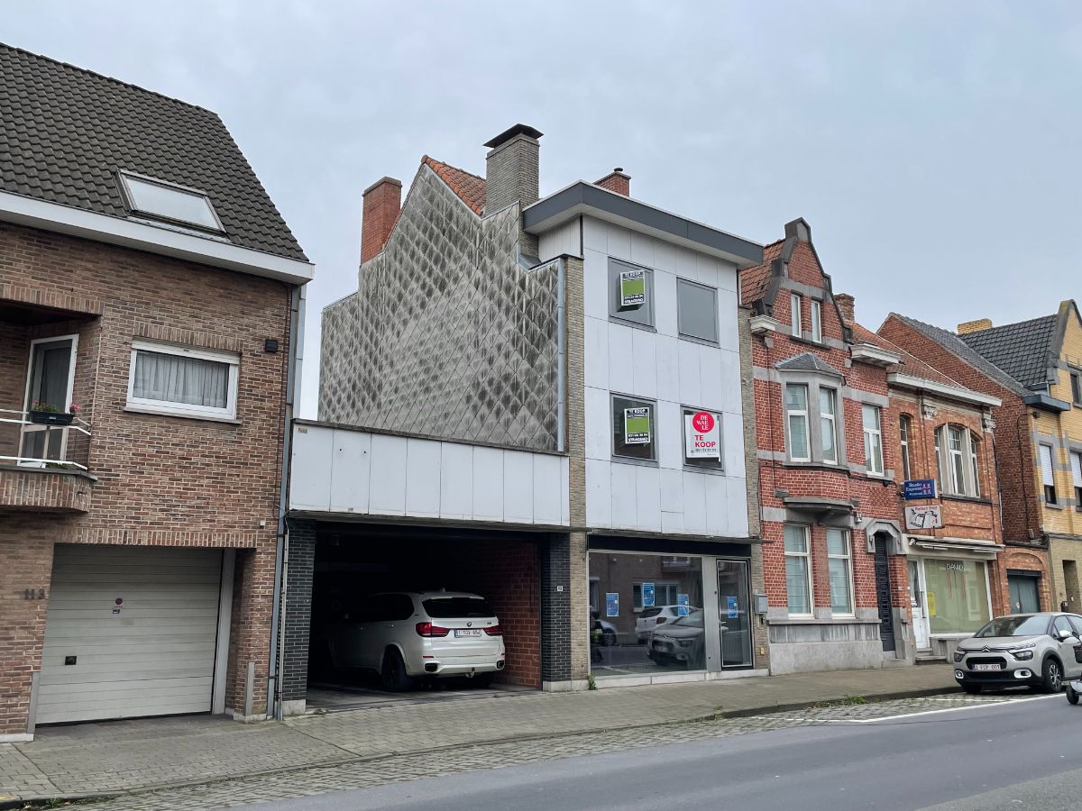 Centraal gelegen EENGEZINSWONING (heden dienstig als kantoorruimte) met ruim terras foto 2