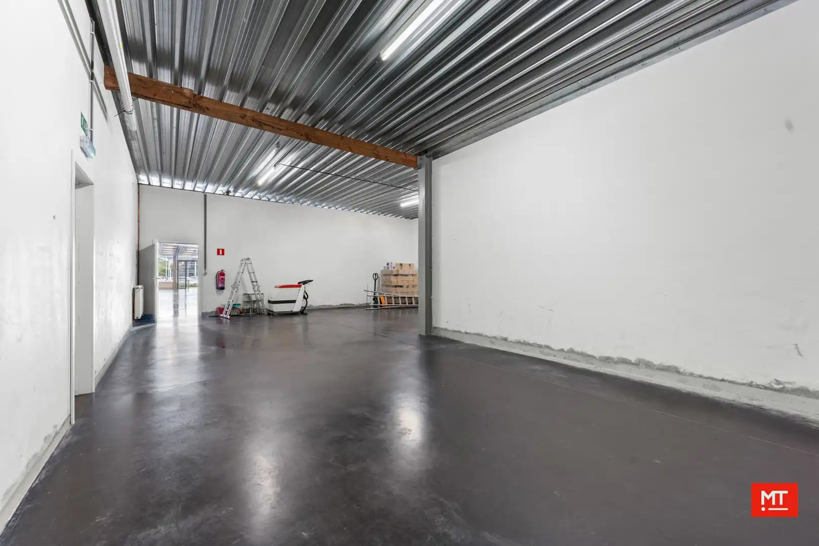 Baanwinkel te huur in het Mammoet Center te Roeselare foto 10