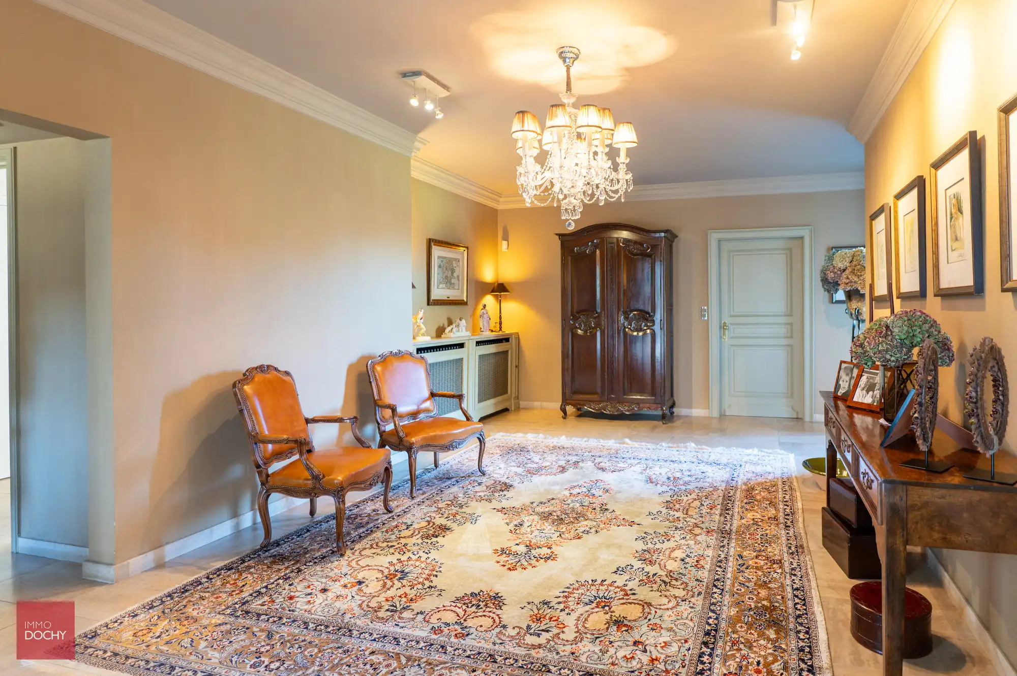 Zeer goed onderhouden ruime villa op 5.328m² foto 3