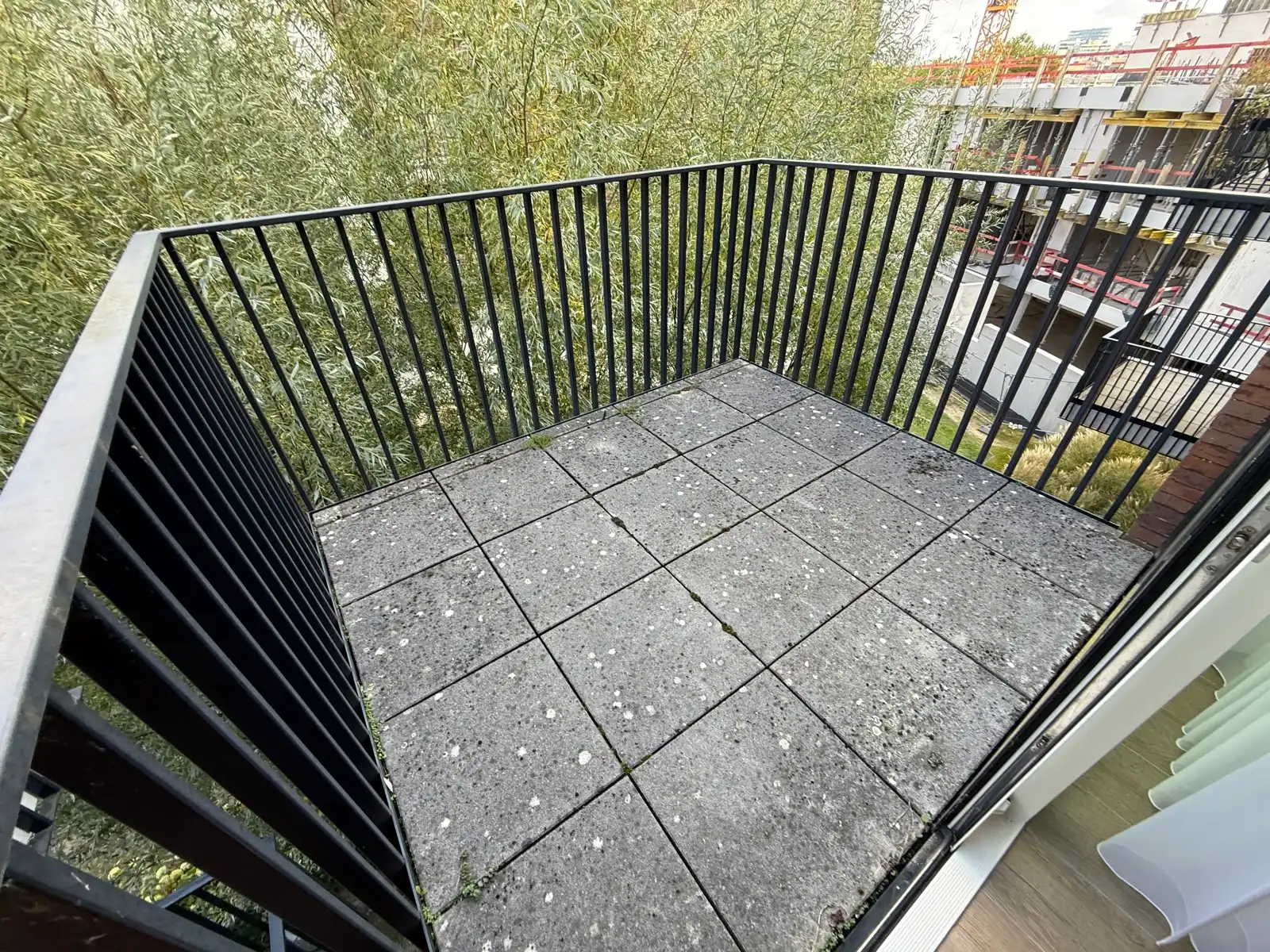 Modern 1-slaapkamerappartement met terras en parking foto 13