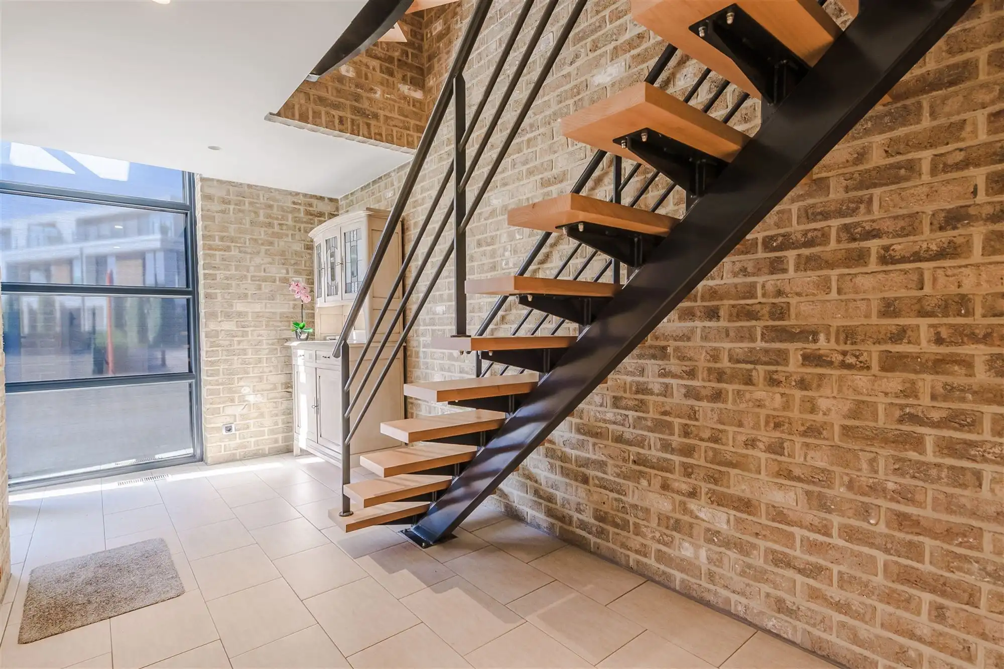 Stijlvolle bel-etagewoning met zonnige tuin foto 11