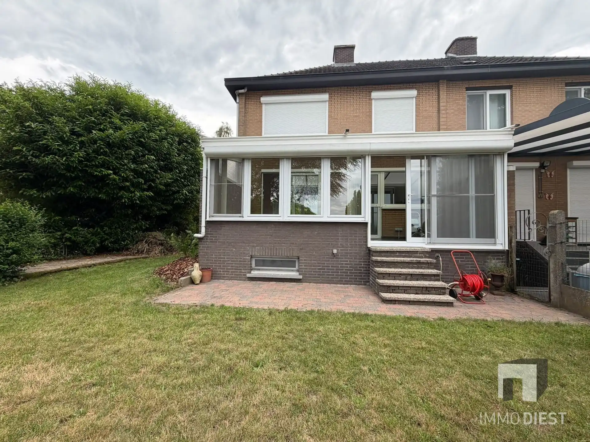 Hoekwoning foto 12
