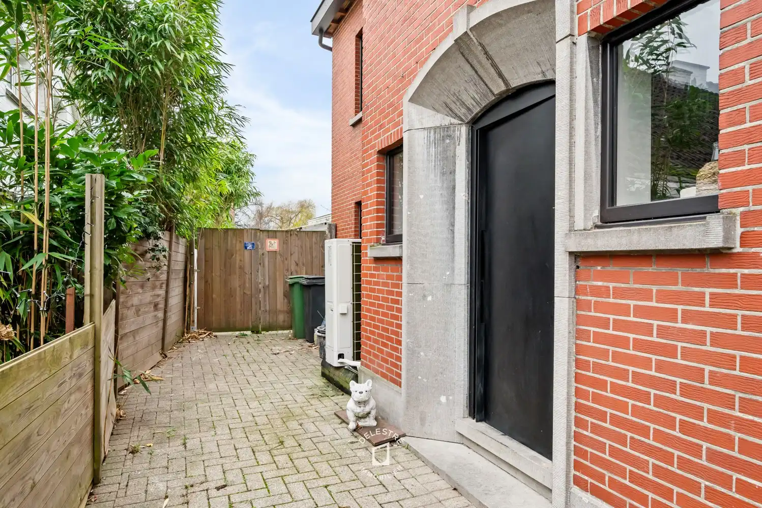 INSTAPKLARE, TRENDY HALFOPEN BEBOUWING MET TUIN EN MODERNE TECHNIEKEN foto 13