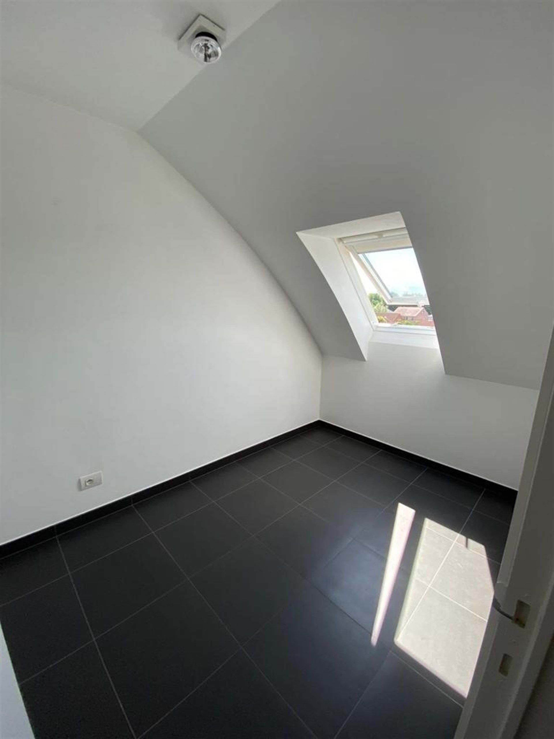 Gunstig gelegen duplex appartement met carport. foto 15