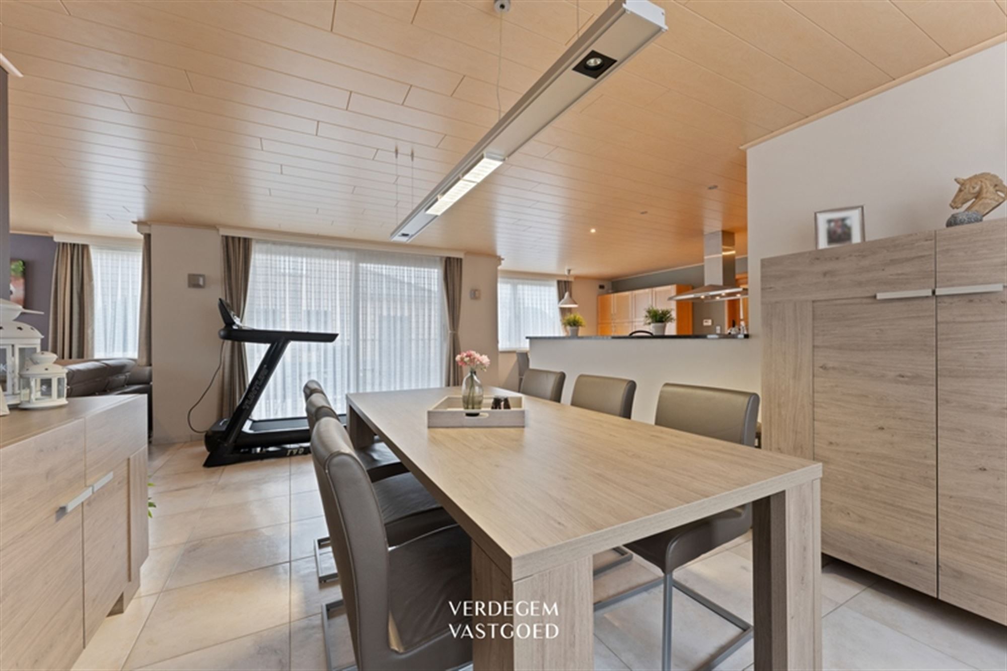 Woning op toplocatie in landelijke stijl met 5 slaapkamers en zonnige tuin foto 6