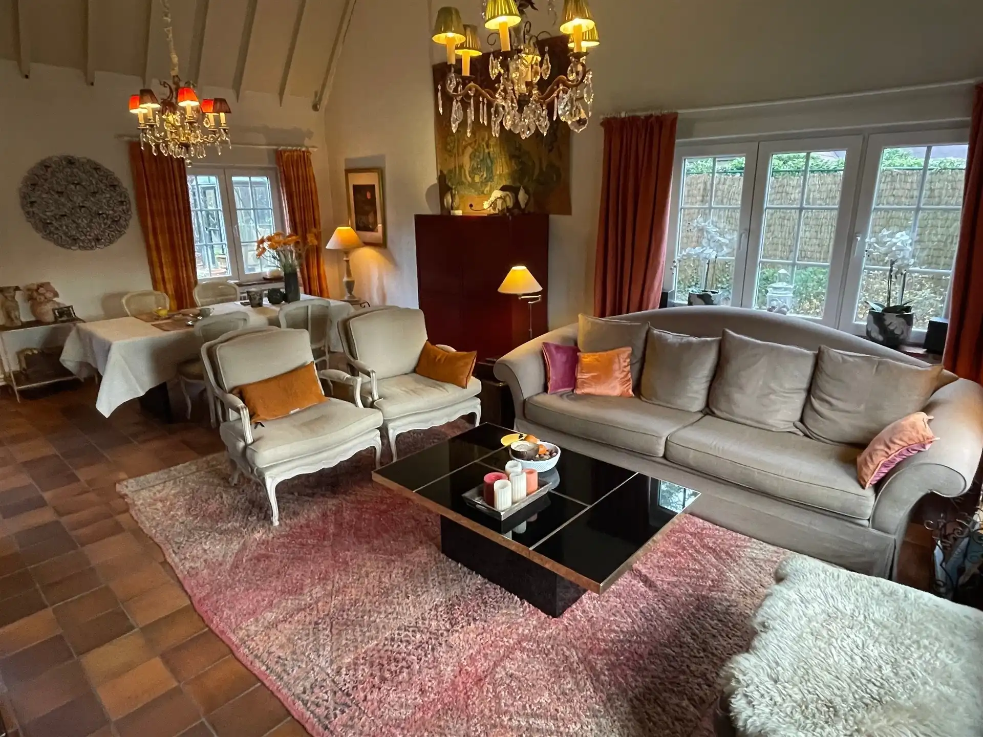 Prachtig midden in het groen gelegen villa in landelijke stijl met tuin en garage. foto 2