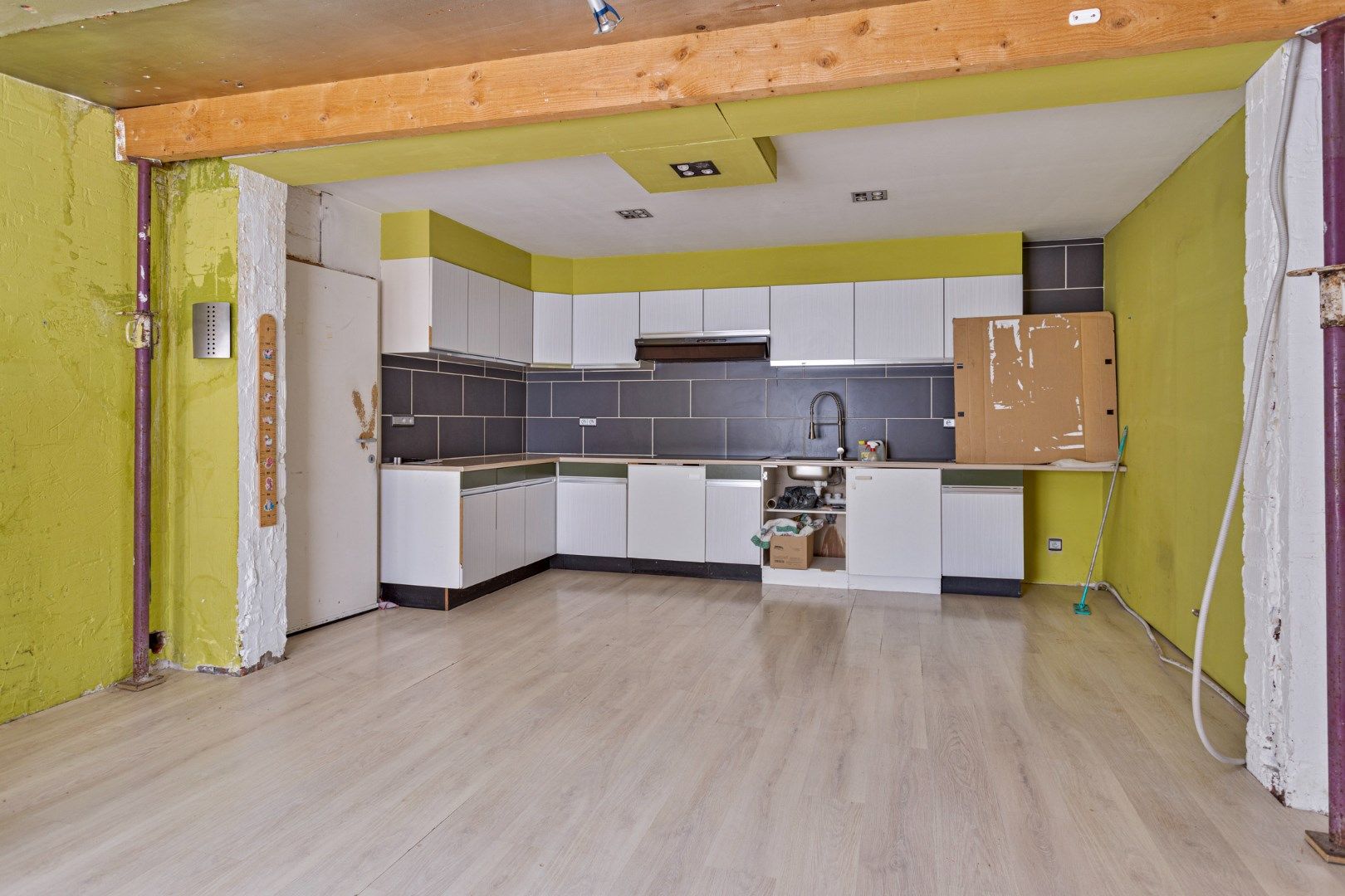 Te renoveren woning met magazijn op 824 m² nabij het centrum van Tessenderlo ! foto 7