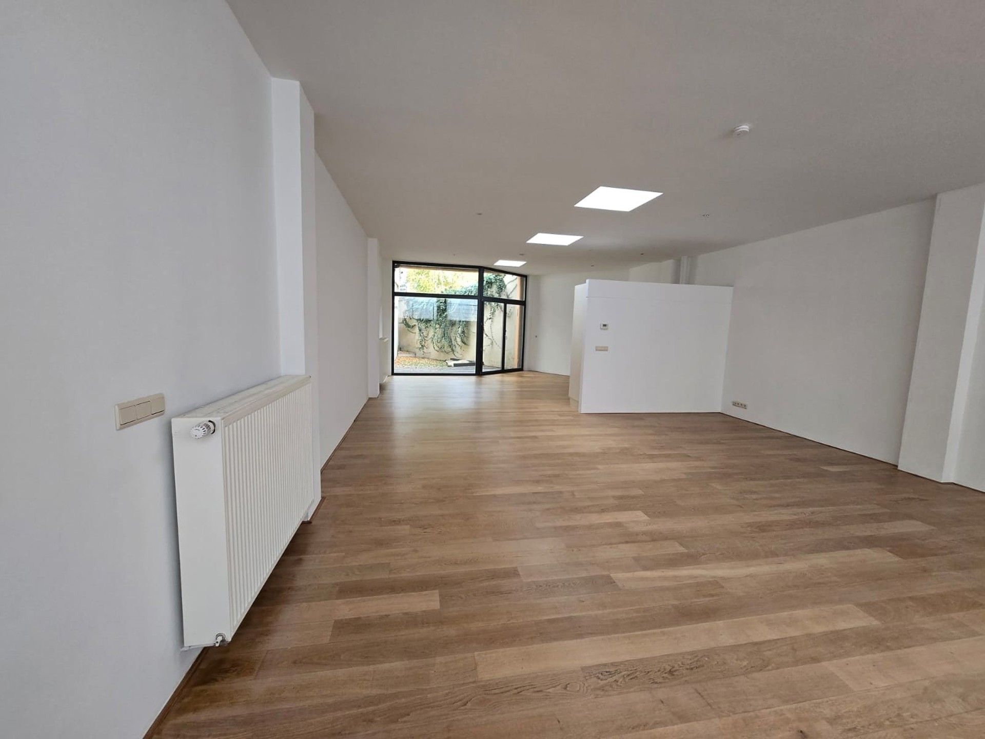 Ruim appartement van 139 m² met tuin  foto 2
